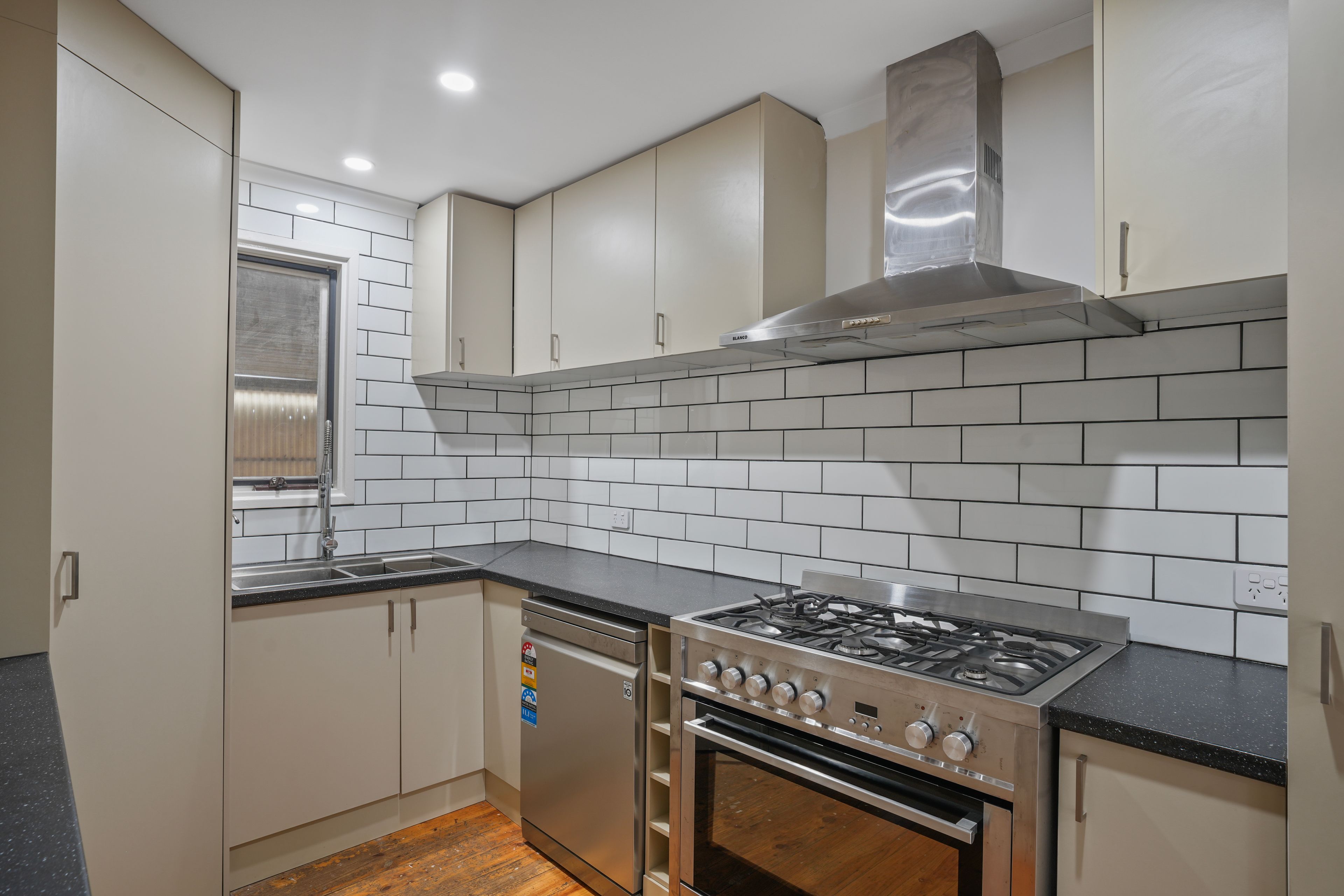 12 Dulkara Avenue — photo 7 of 16