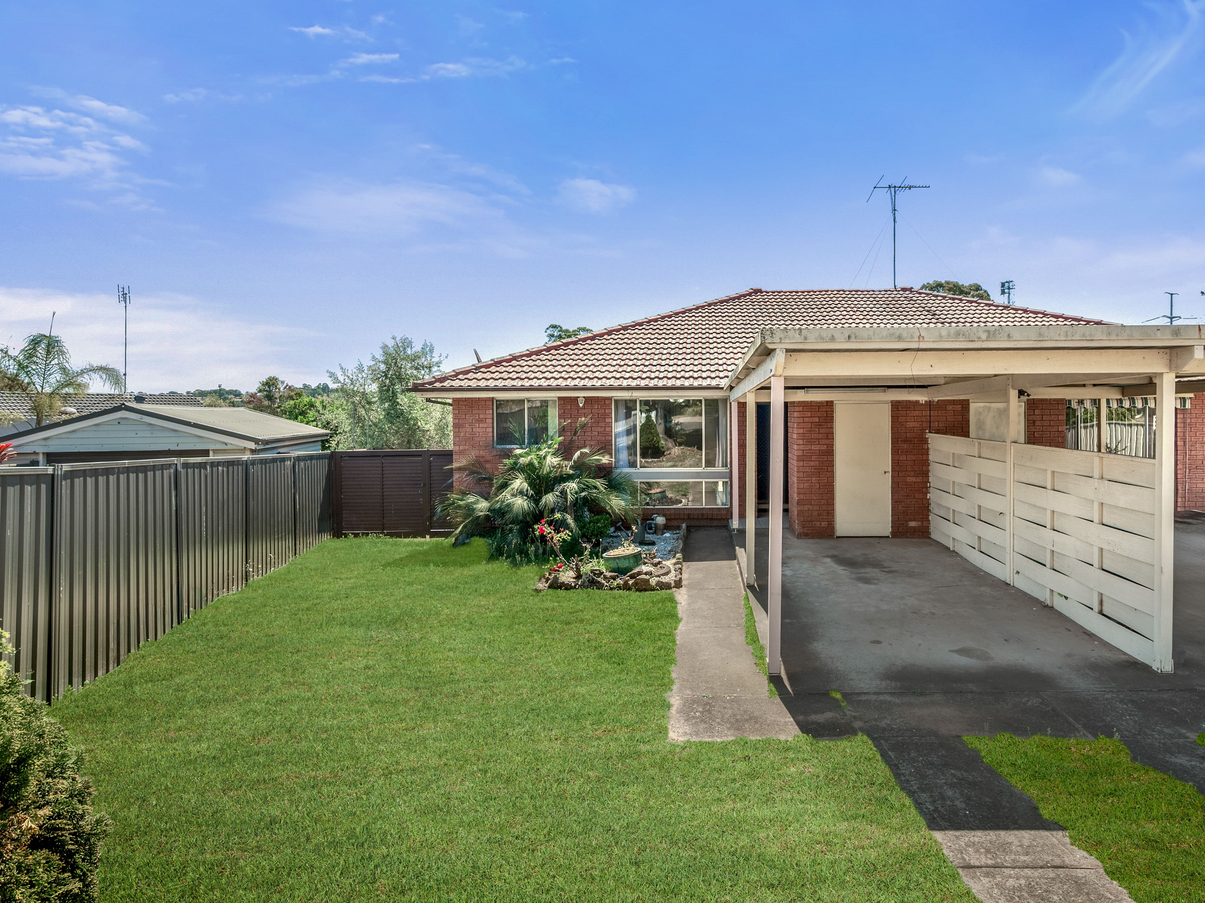5 Hall Place , Minto NSW 2566