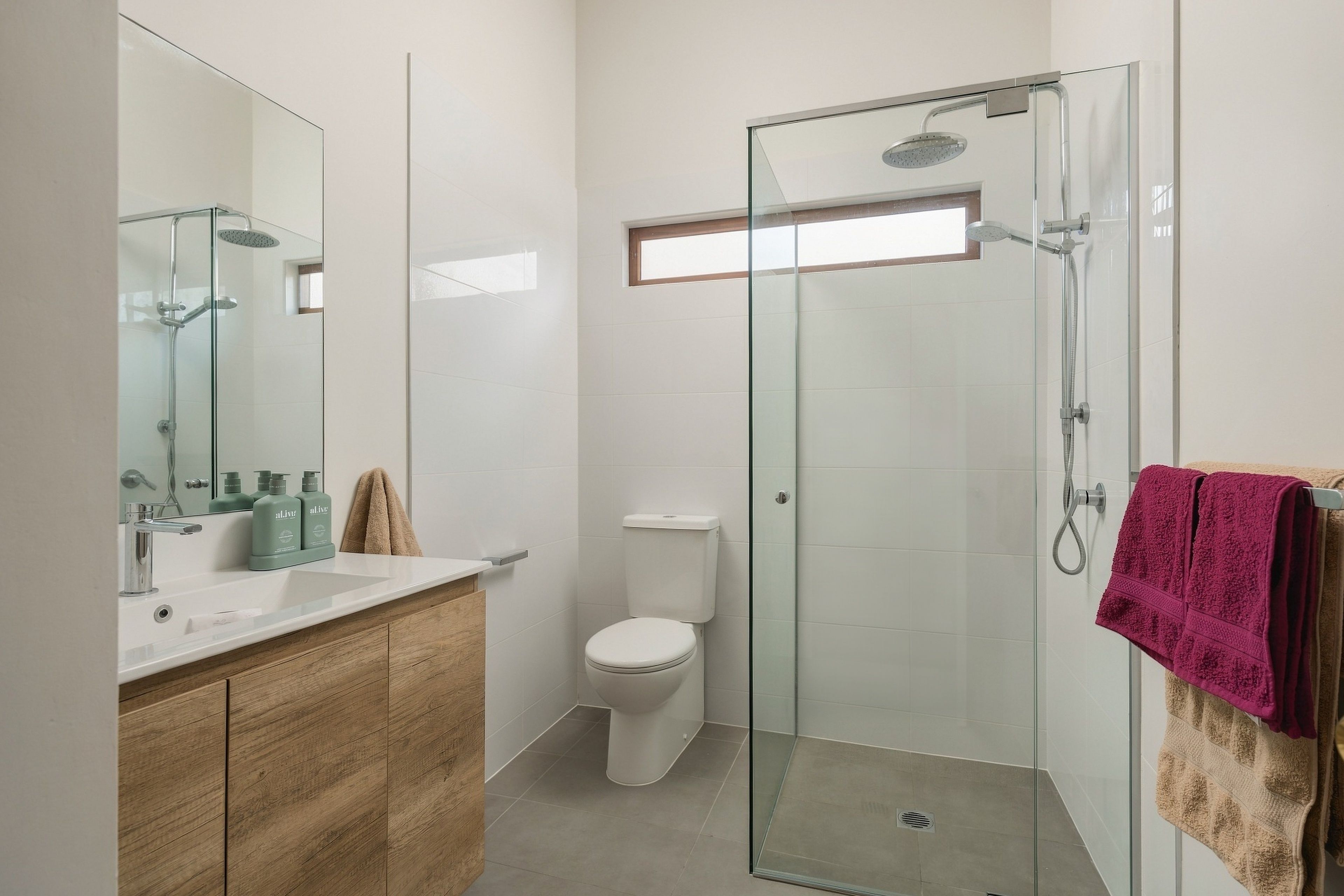 1570 Sandgate Road — photo 9 of 17