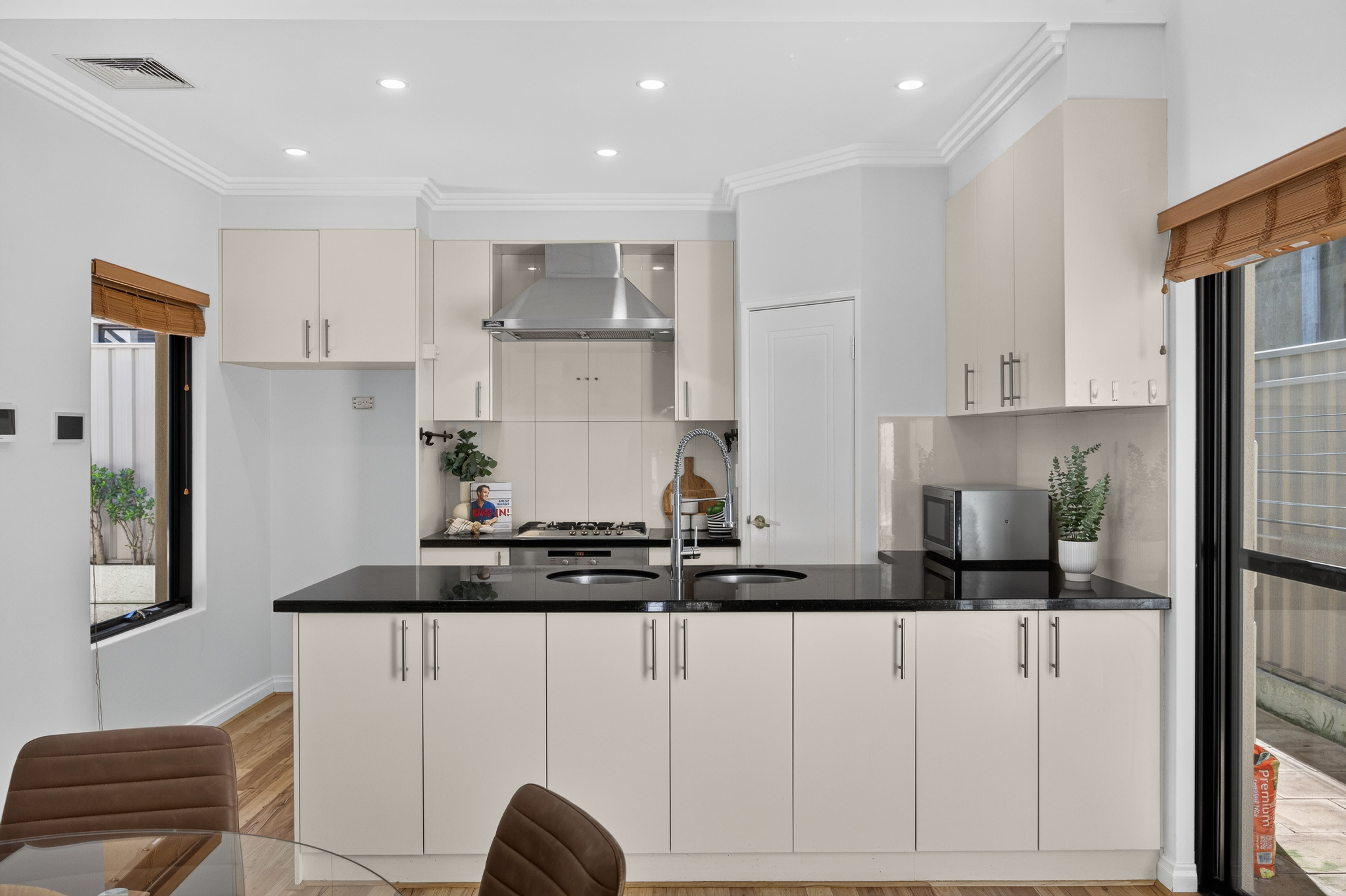 314 Bulwer Street — photo 13 of 30