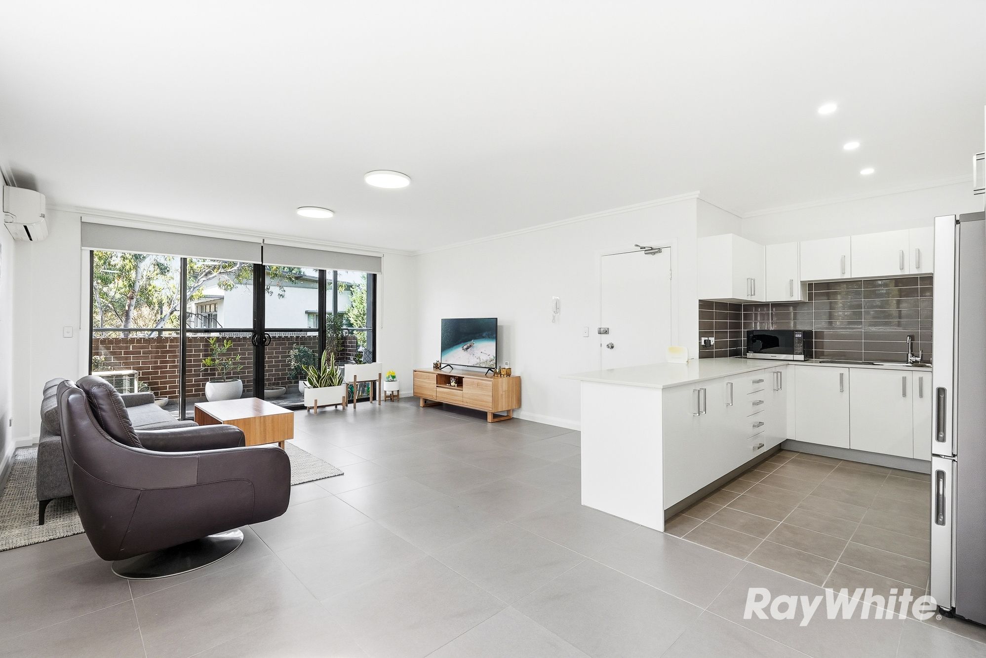 14/213-215 William Street — photo 4 of 17