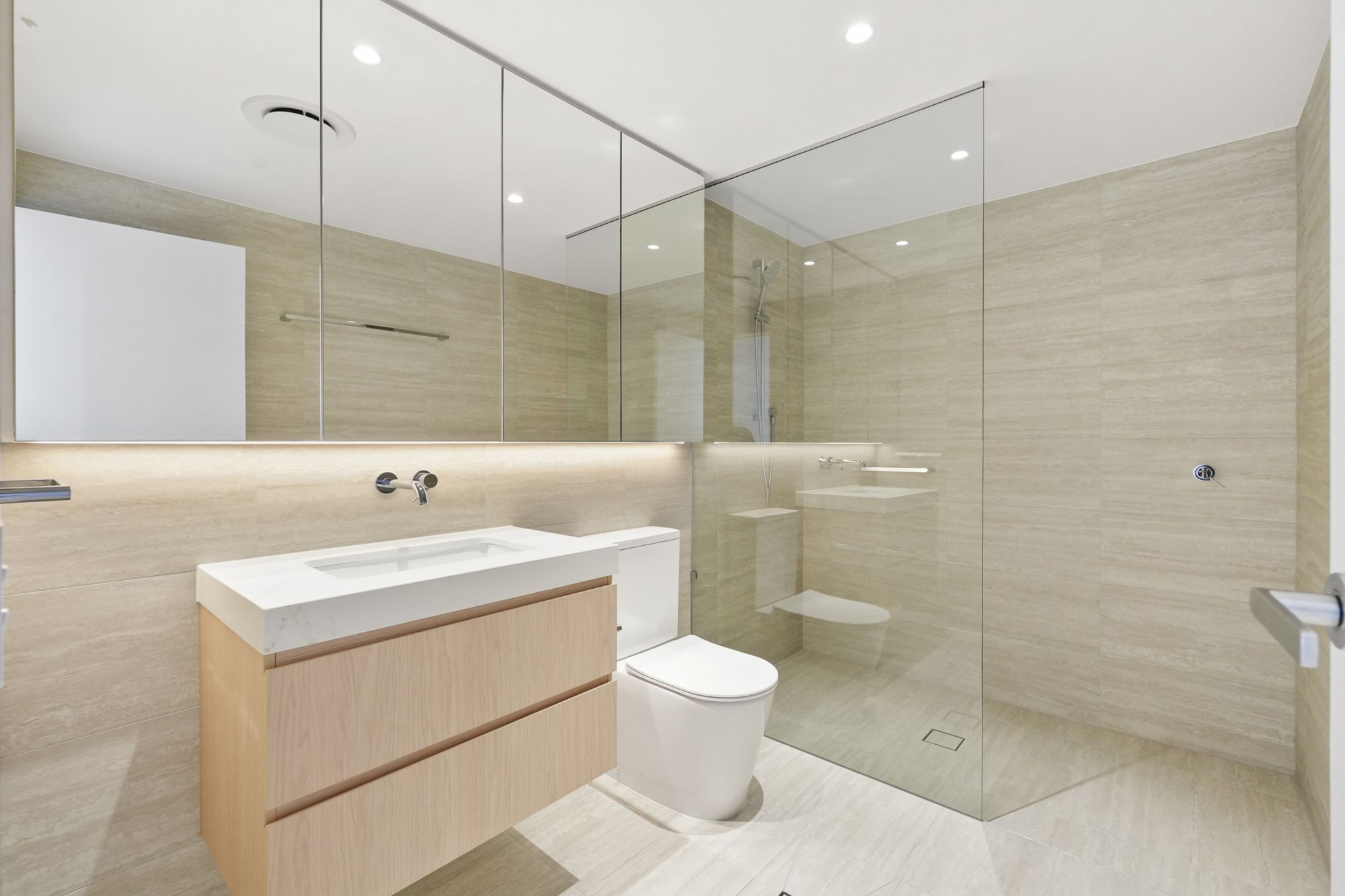 11104/116 Laver Drive — photo 14 of 30