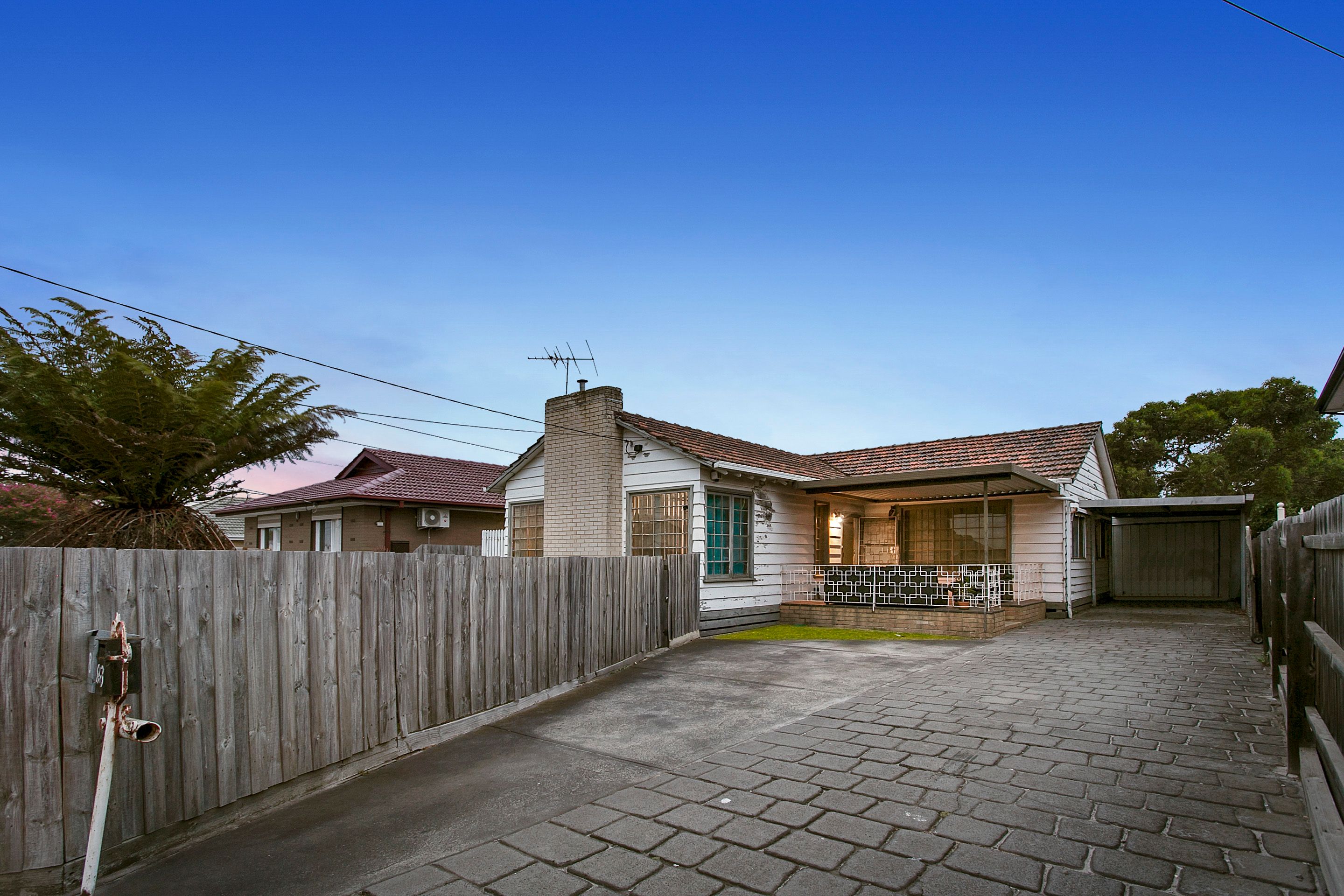 8 Treesbank Avenue, Springvale, VIC 3171