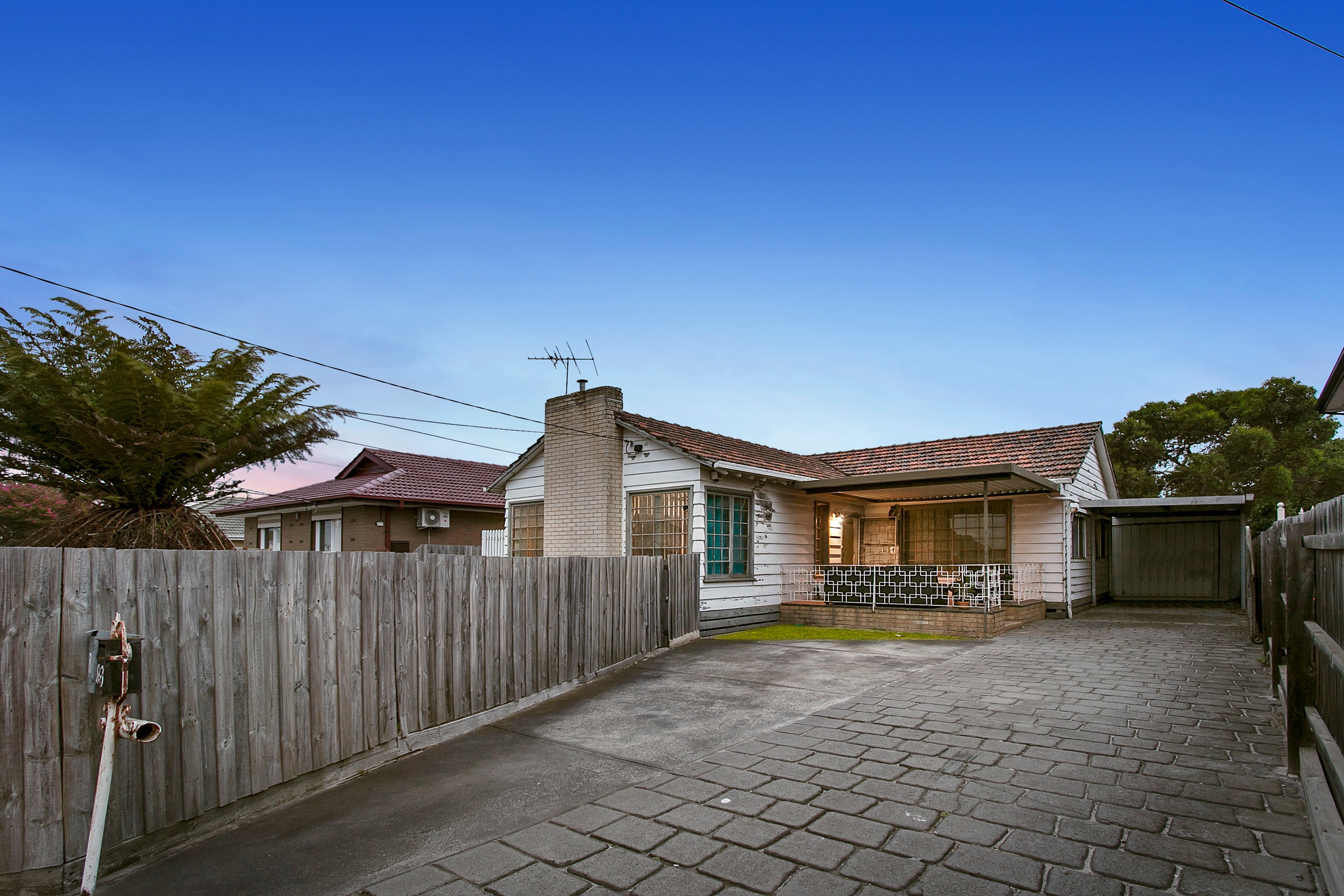 8 Treesbank Avenue, Springvale, VIC 3171
