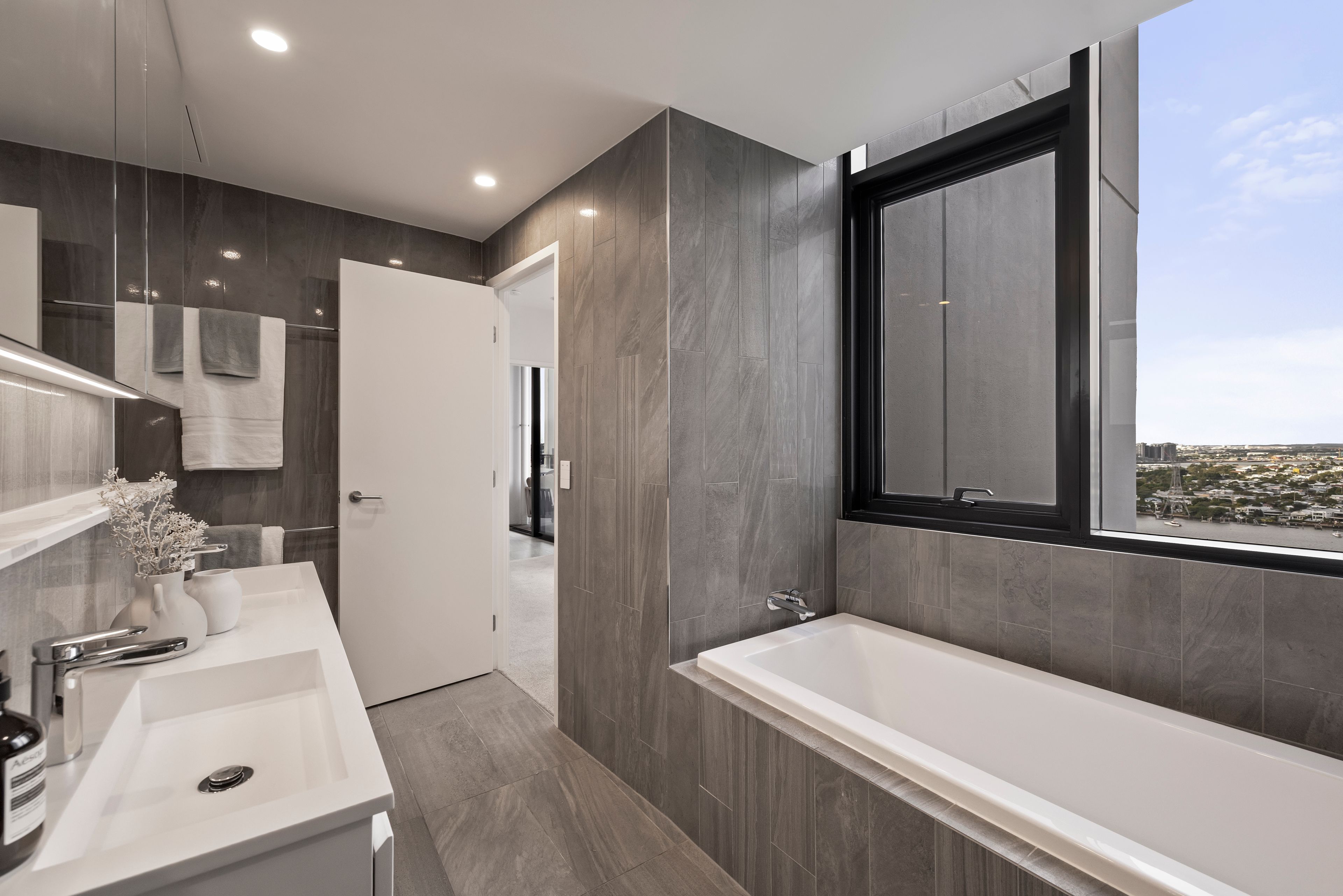 2502/12 Cunningham Street — photo 9 of 13