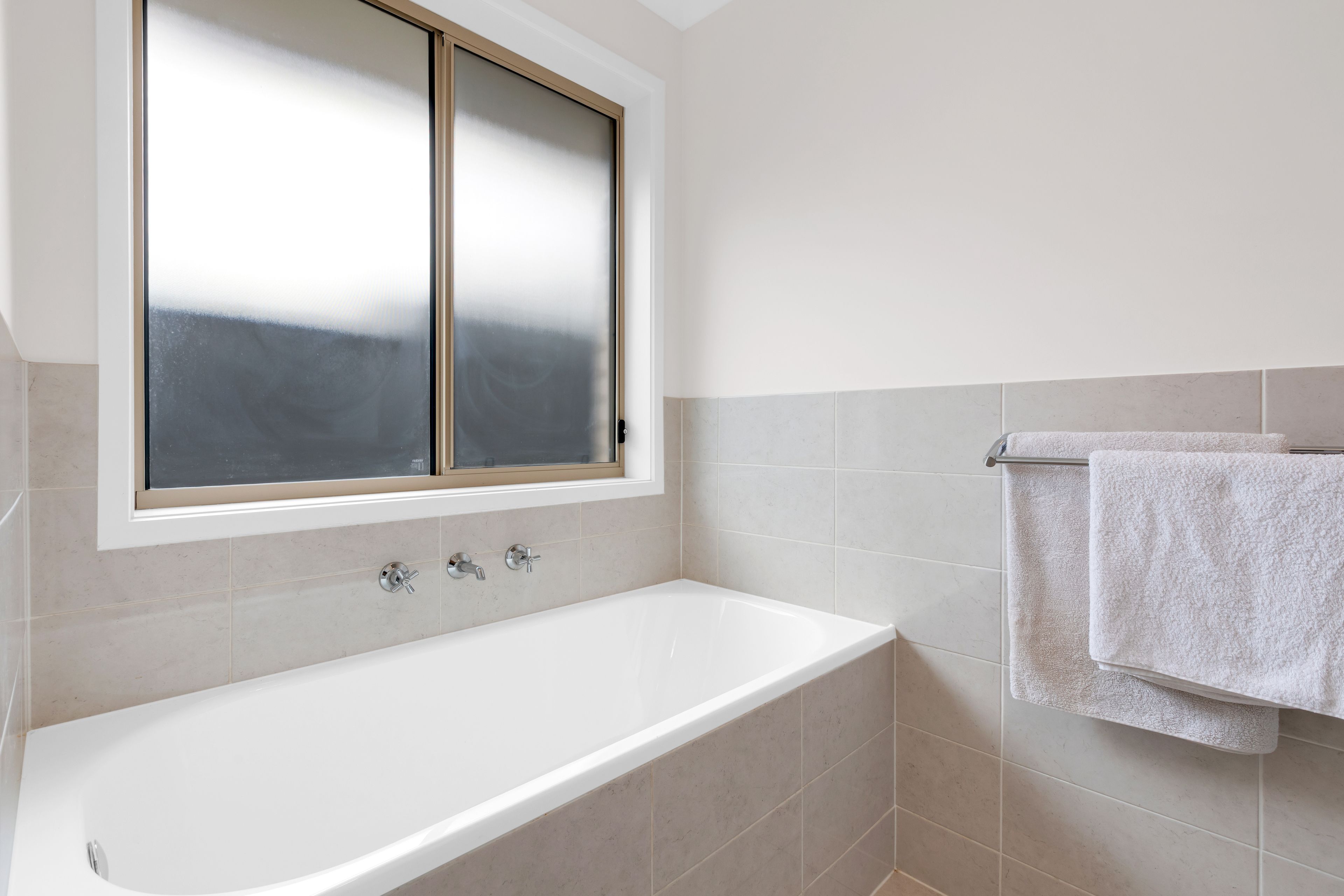 56 Tudor Crescent — photo 17 of 24