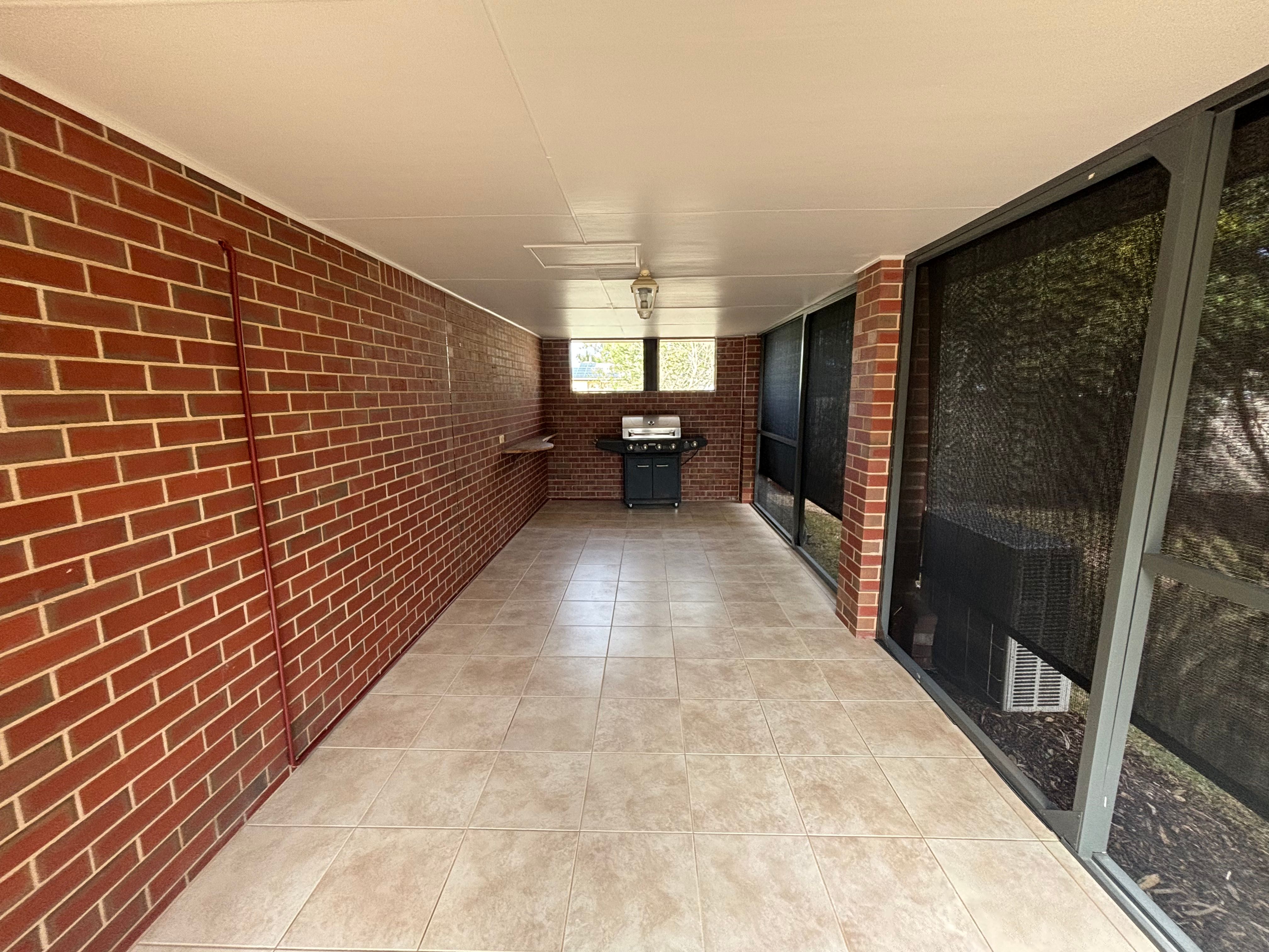 24-26 Uri Street — photo 16 of 23