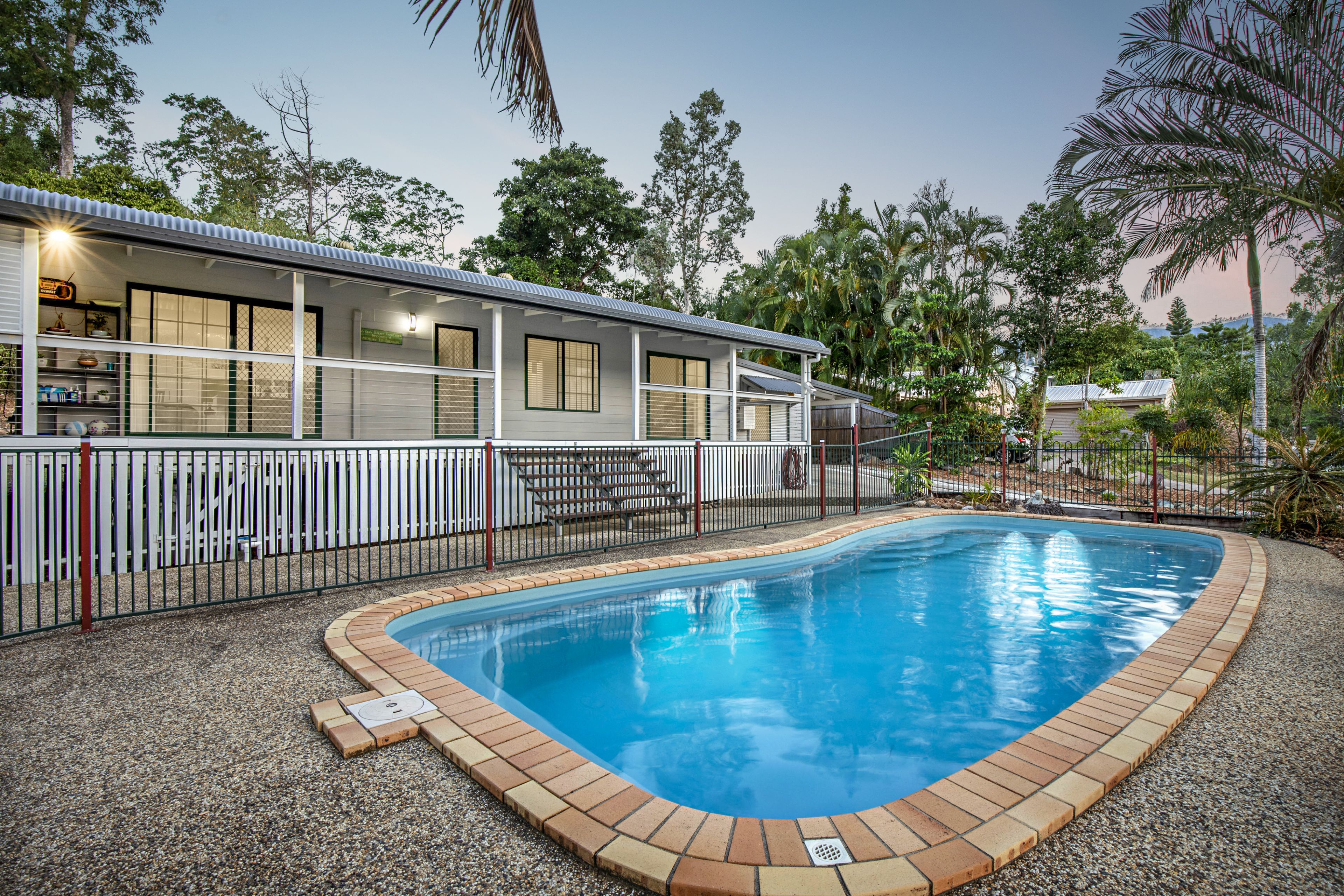 1 Sandpiper Crescent, Jubilee Pocket QLD 4802