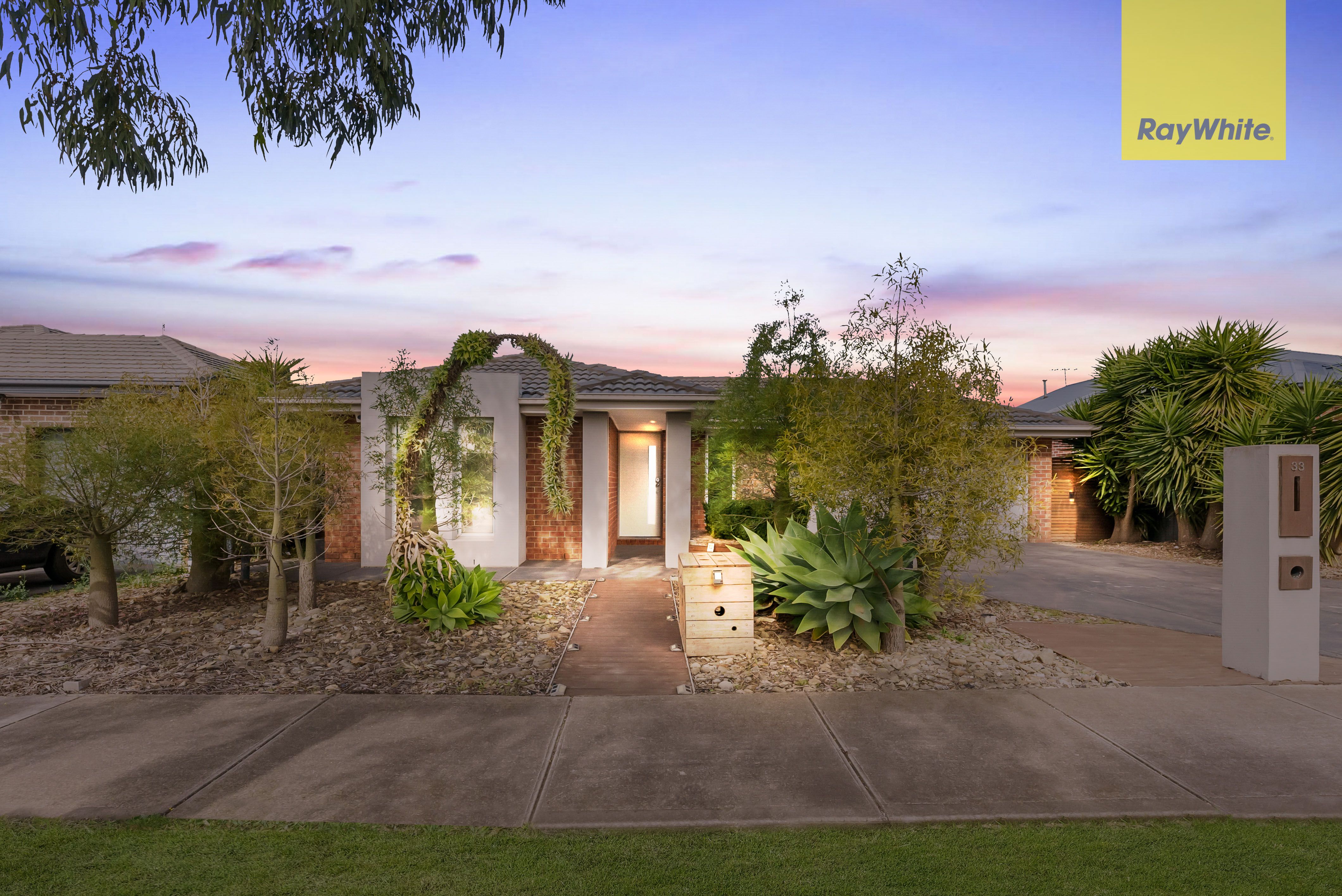 33 Black Knight Way, Kurunjang, VIC 3337