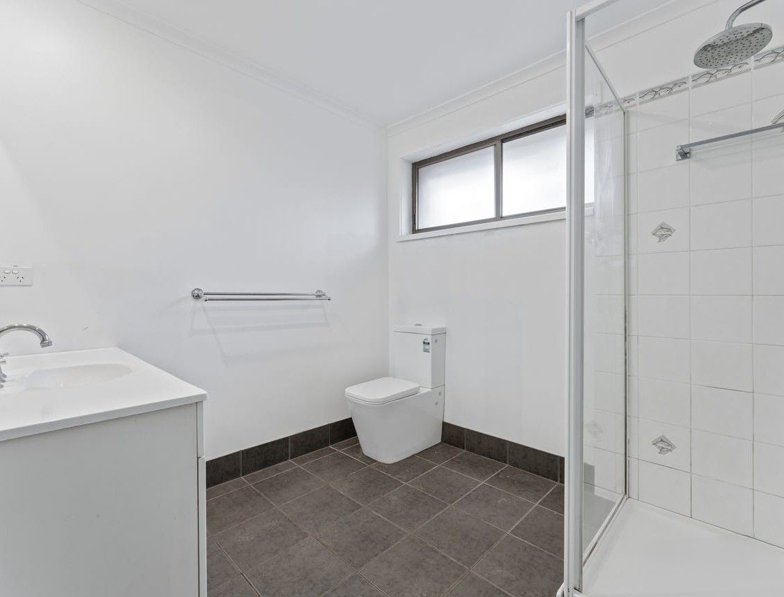 29 Luscombe Avenue — photo 7 of 9