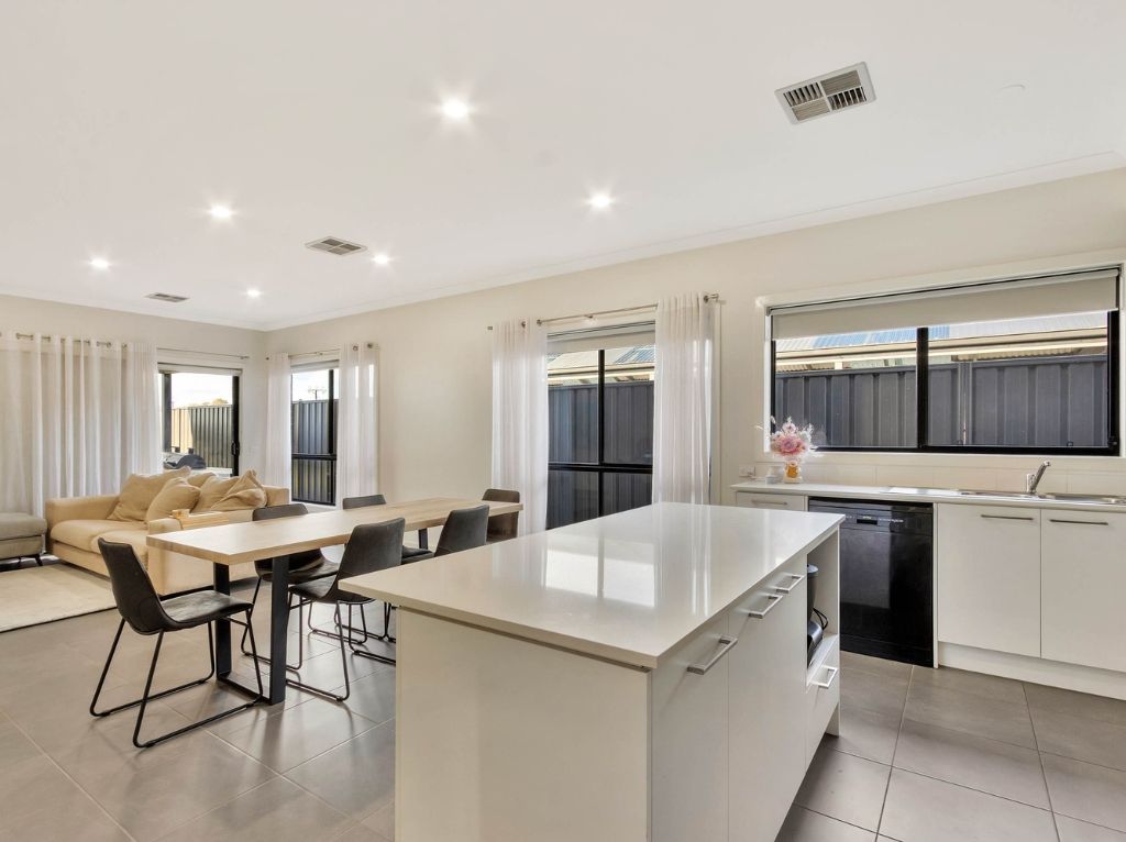 6 Frome Road — photo 10 of 23