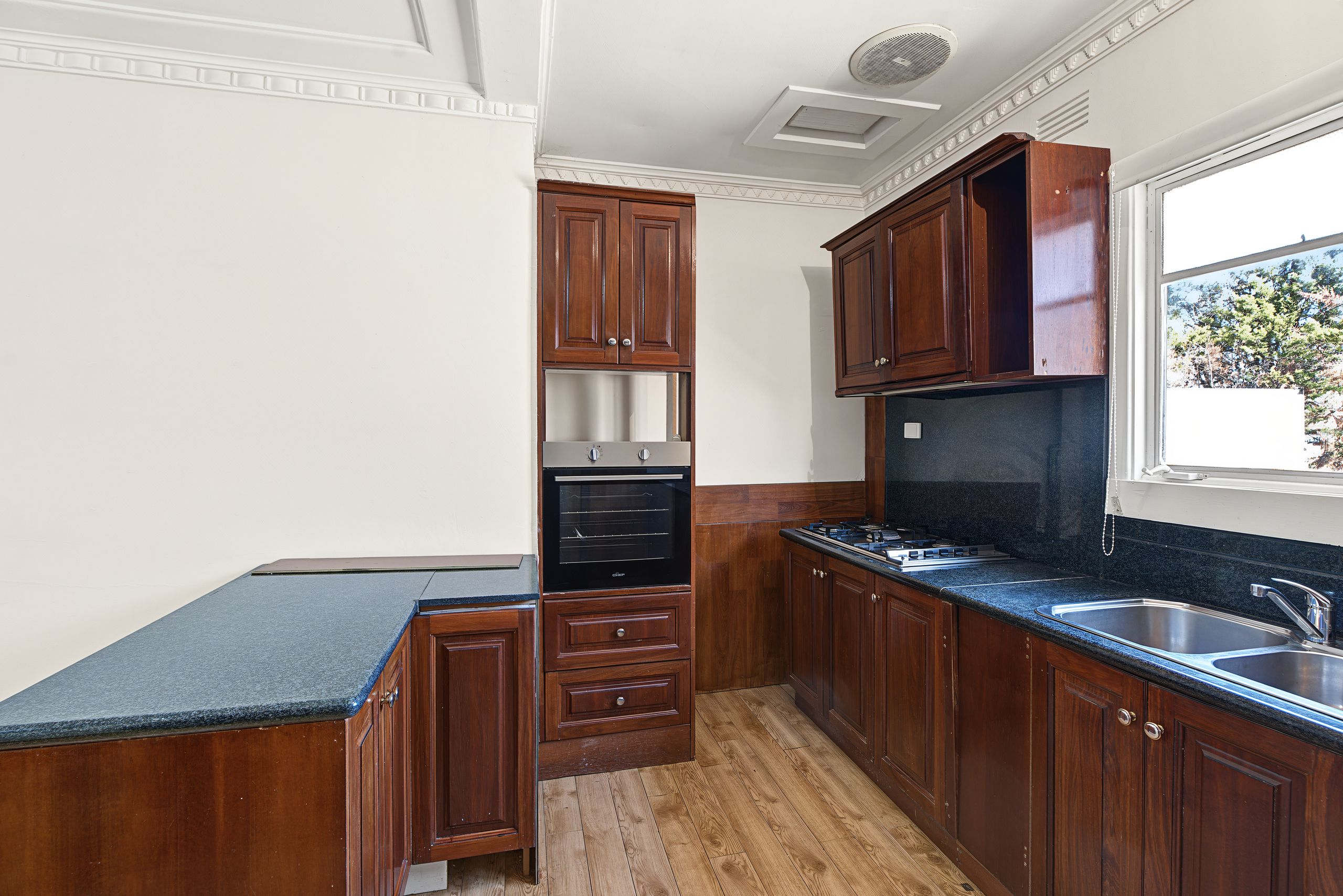 1085 Corella Street — photo 7 of 11