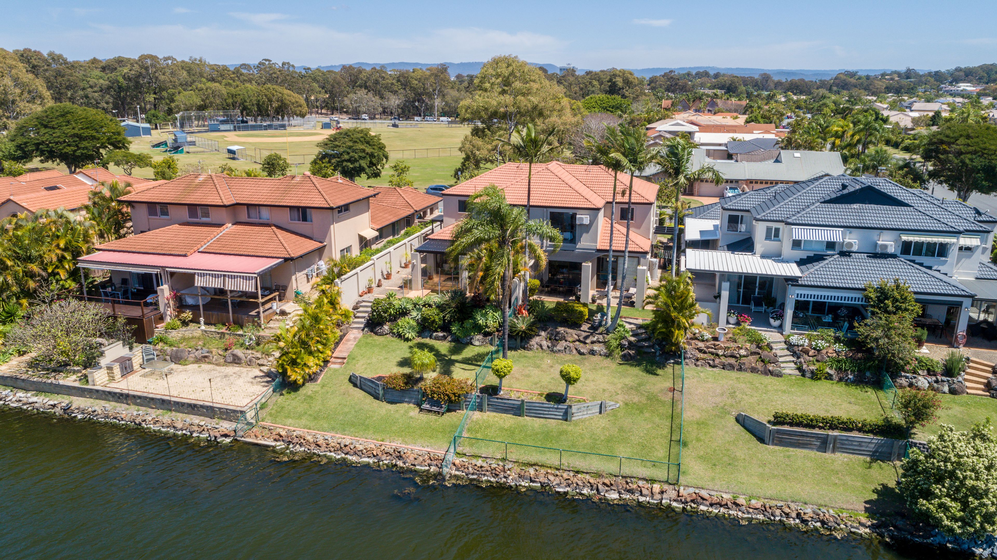 1/76 St Kevins Avenue, Benowa, QLD 4217