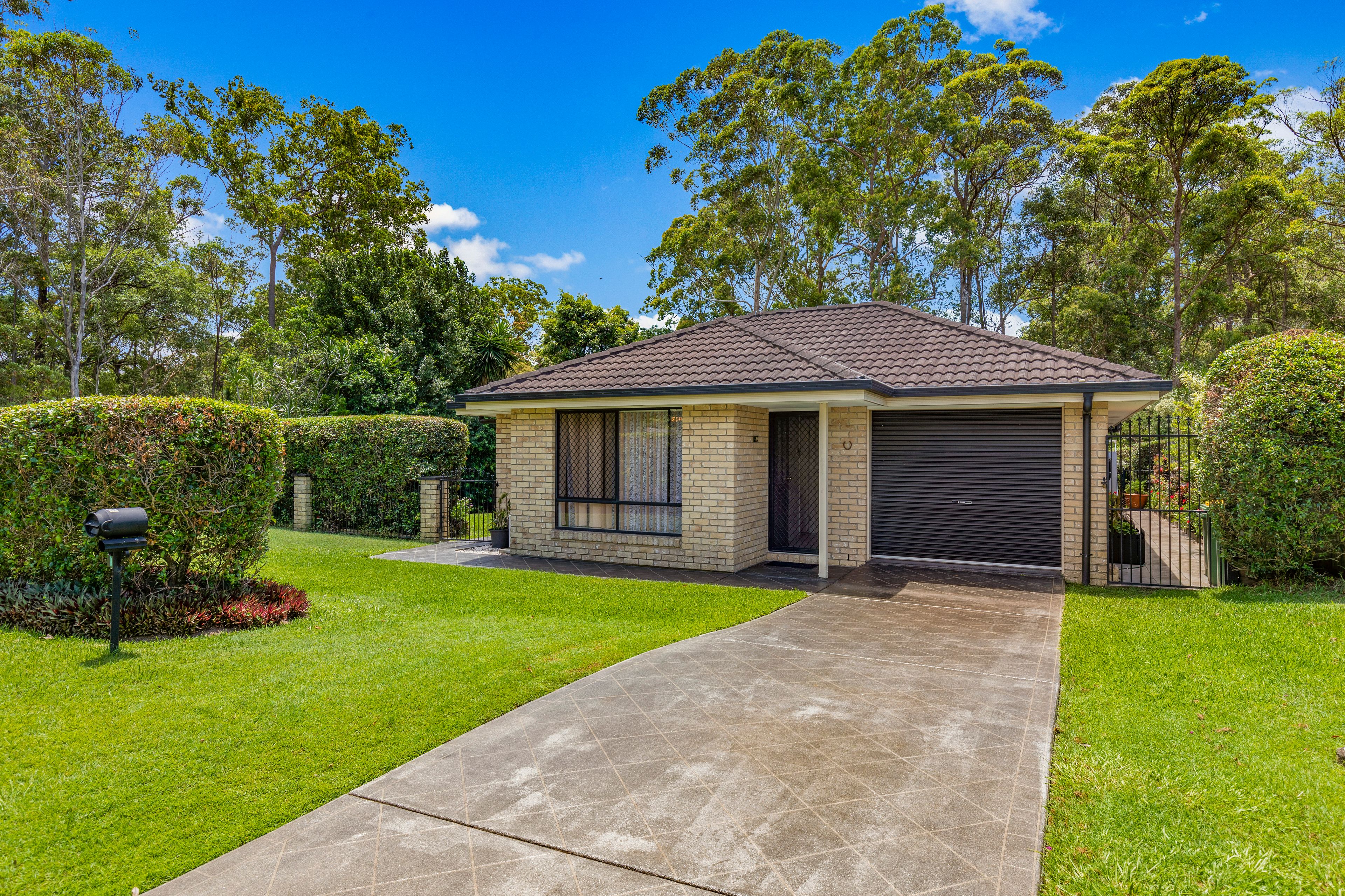 1 Tiverton Place, Landsborough QLD 4550