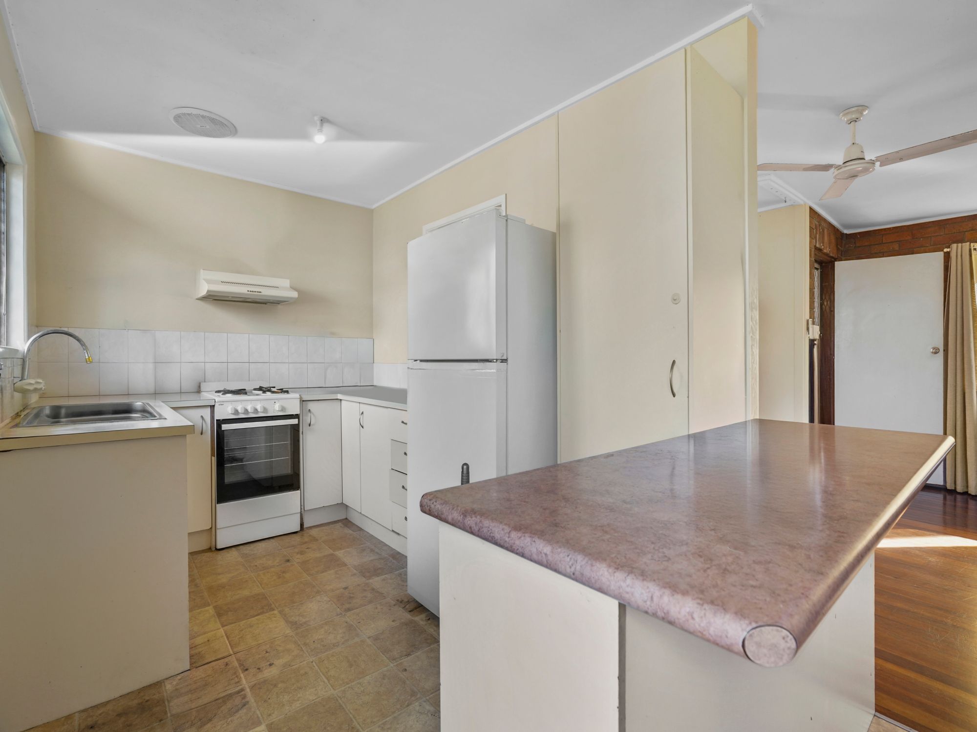 338 Kingston Road — photo 6 of 17