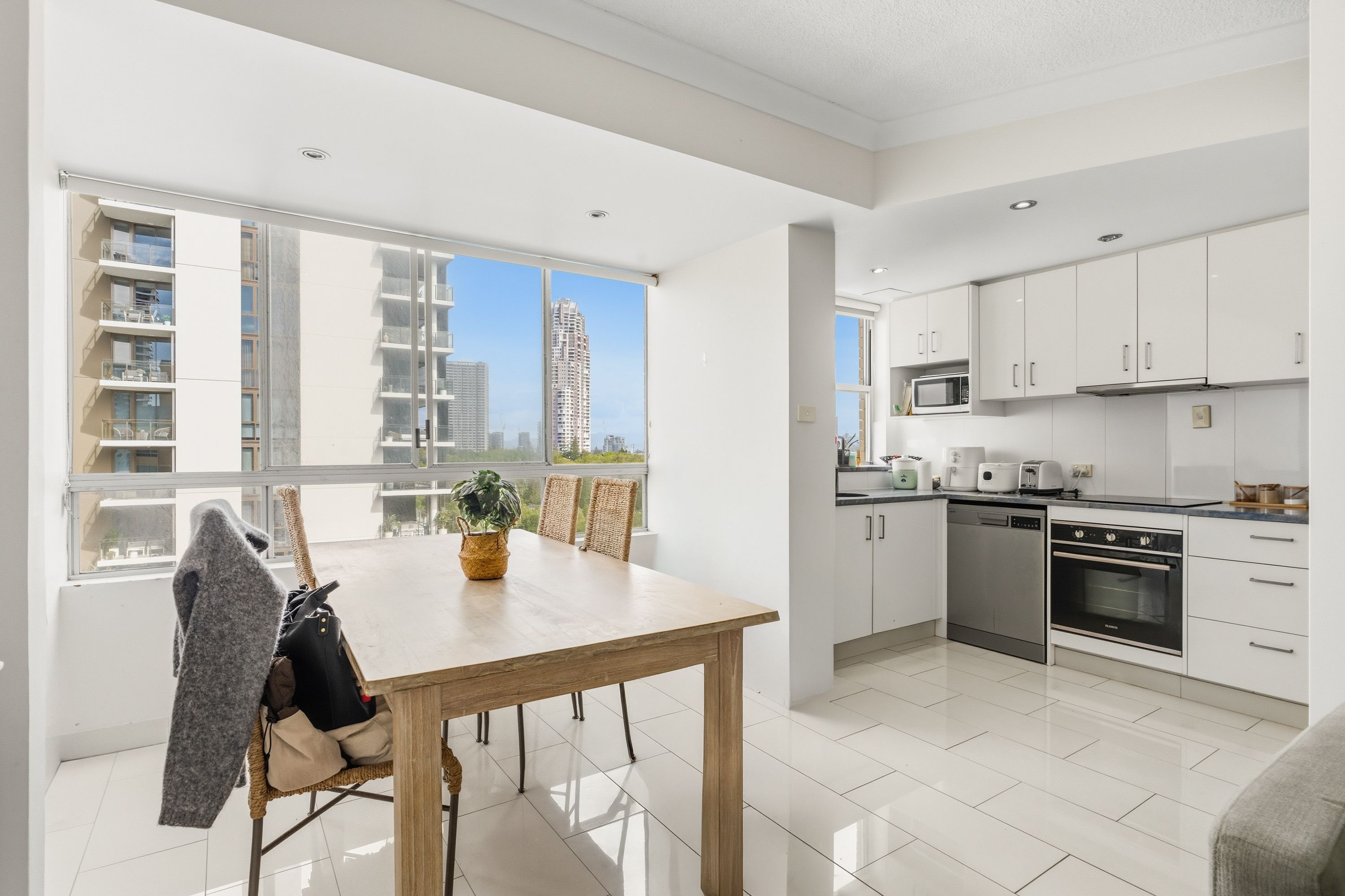 18/15 Pacific Street — photo 8 of 17