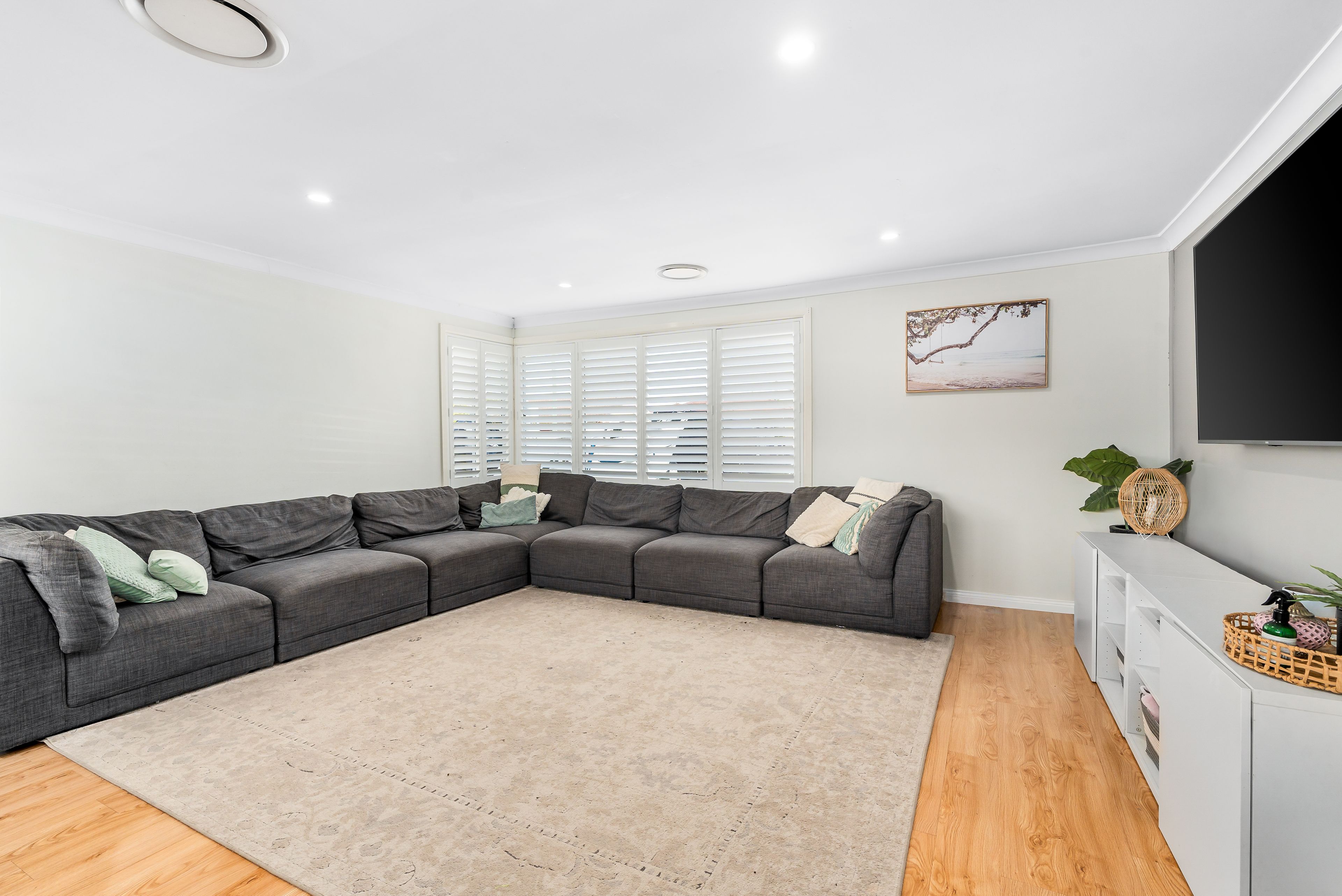 15 Ainslie Street — photo 4 of 9
