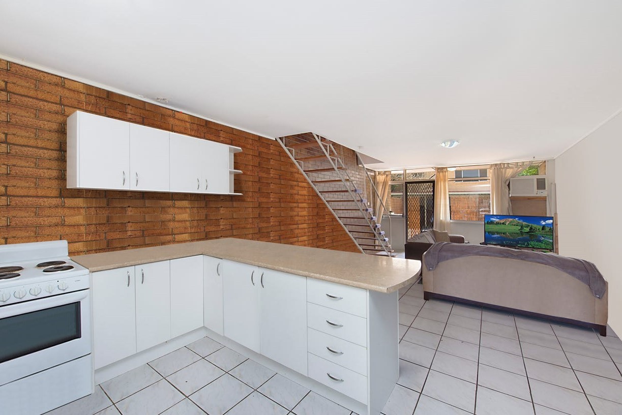 10/15-17 George Avenue, Broadbeach, QLD 4218