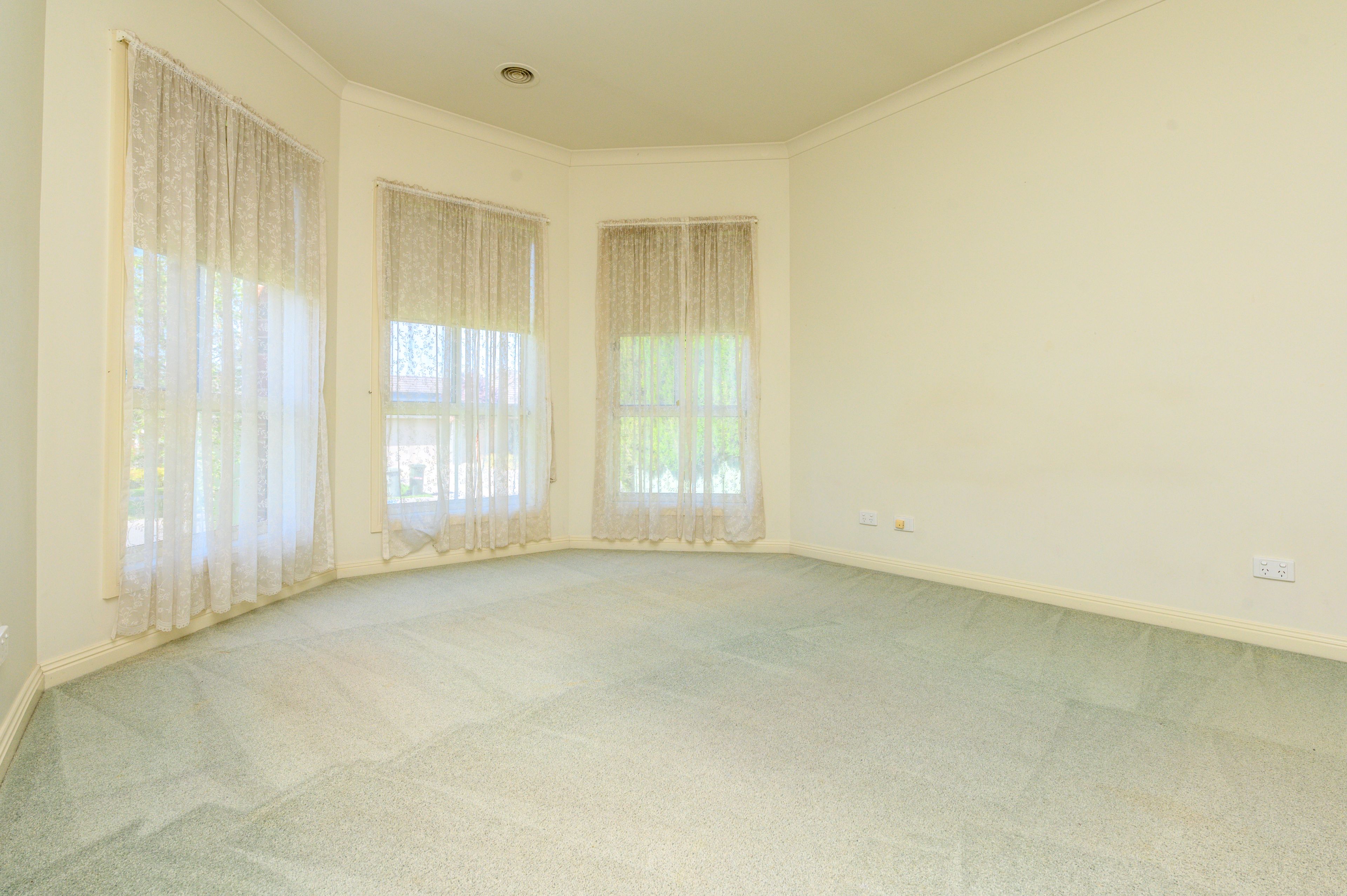 18 St Swindons Avenue, Lake Gardens, VIC 3355
