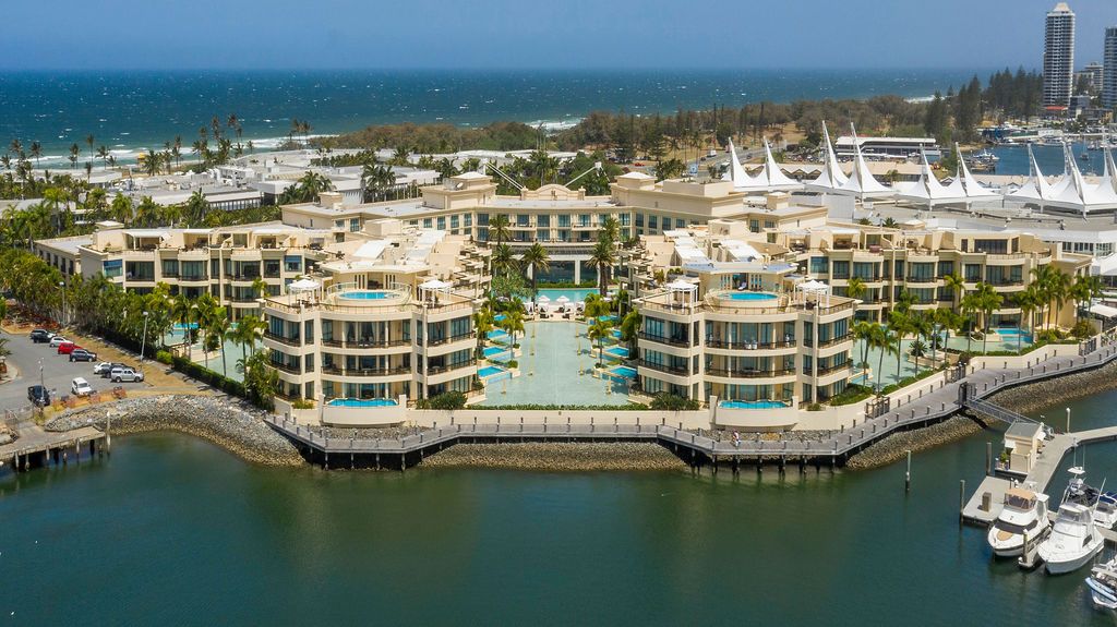 94 Seaworld Drive, Main Beach QLD 4217