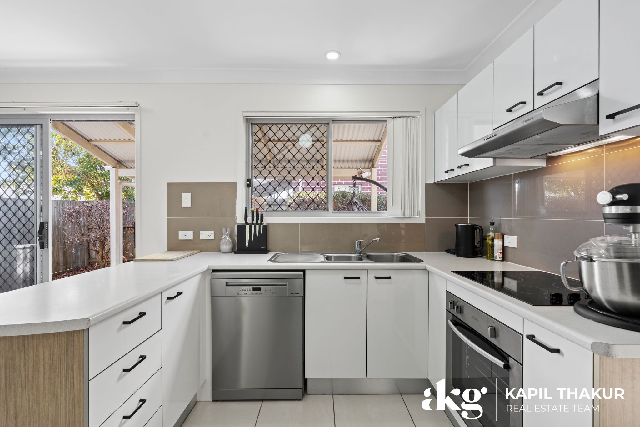 23/6-44 Clearwater Street — photo 8 of 18