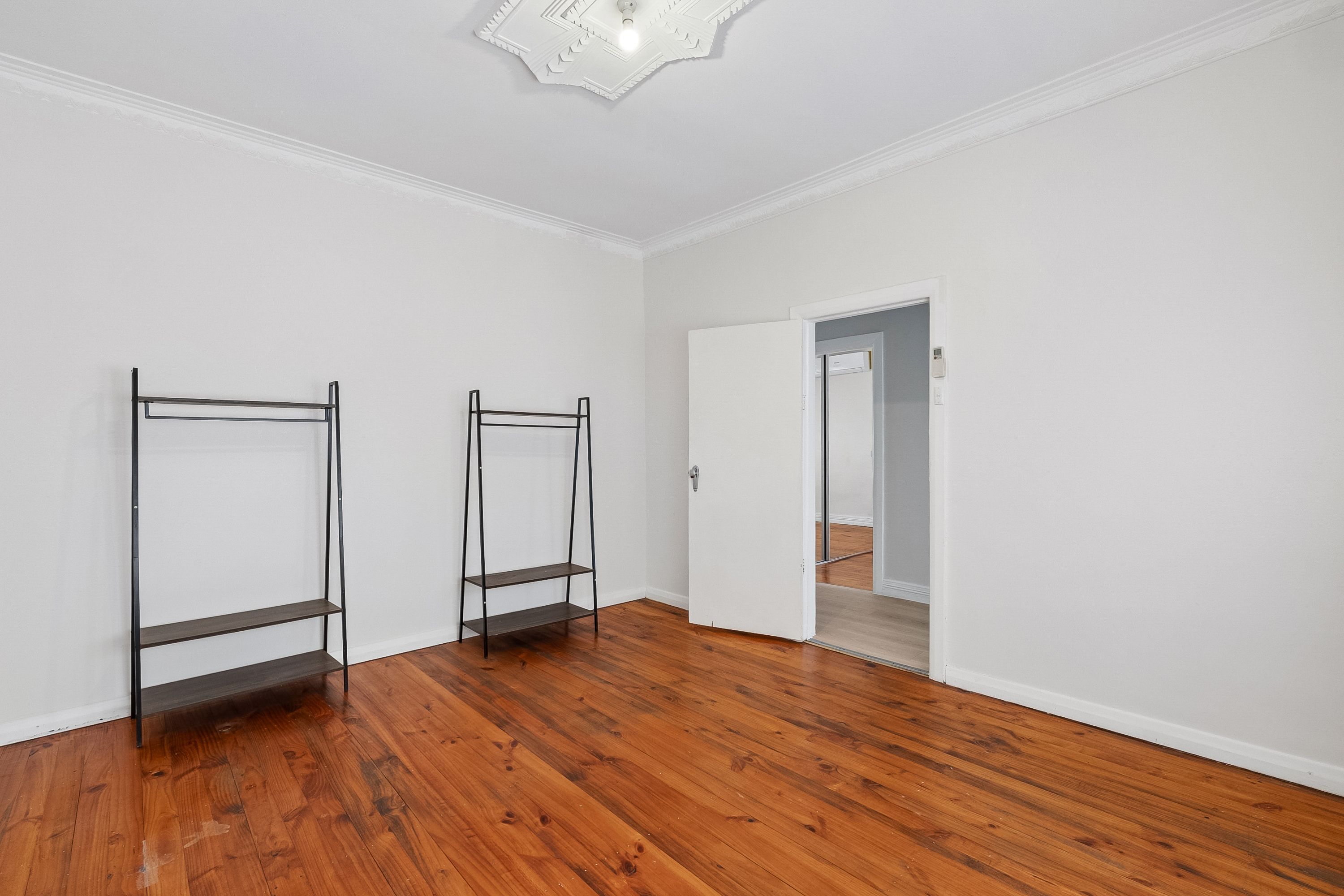 27 Kitchener Street — photo 6 of 8