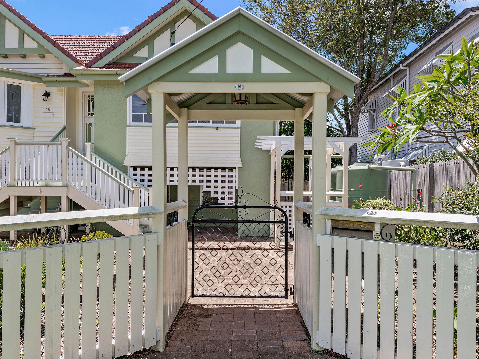 19 Weinholt Street, Sherwood, QLD 4075
