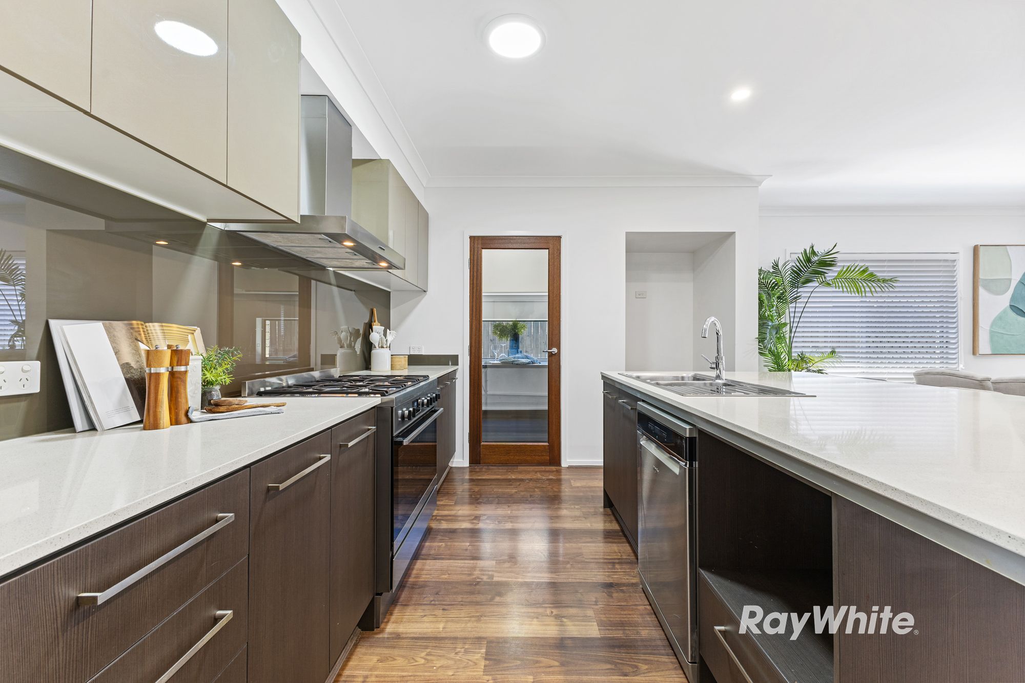 18 Bellenden Street — photo 3 of 26