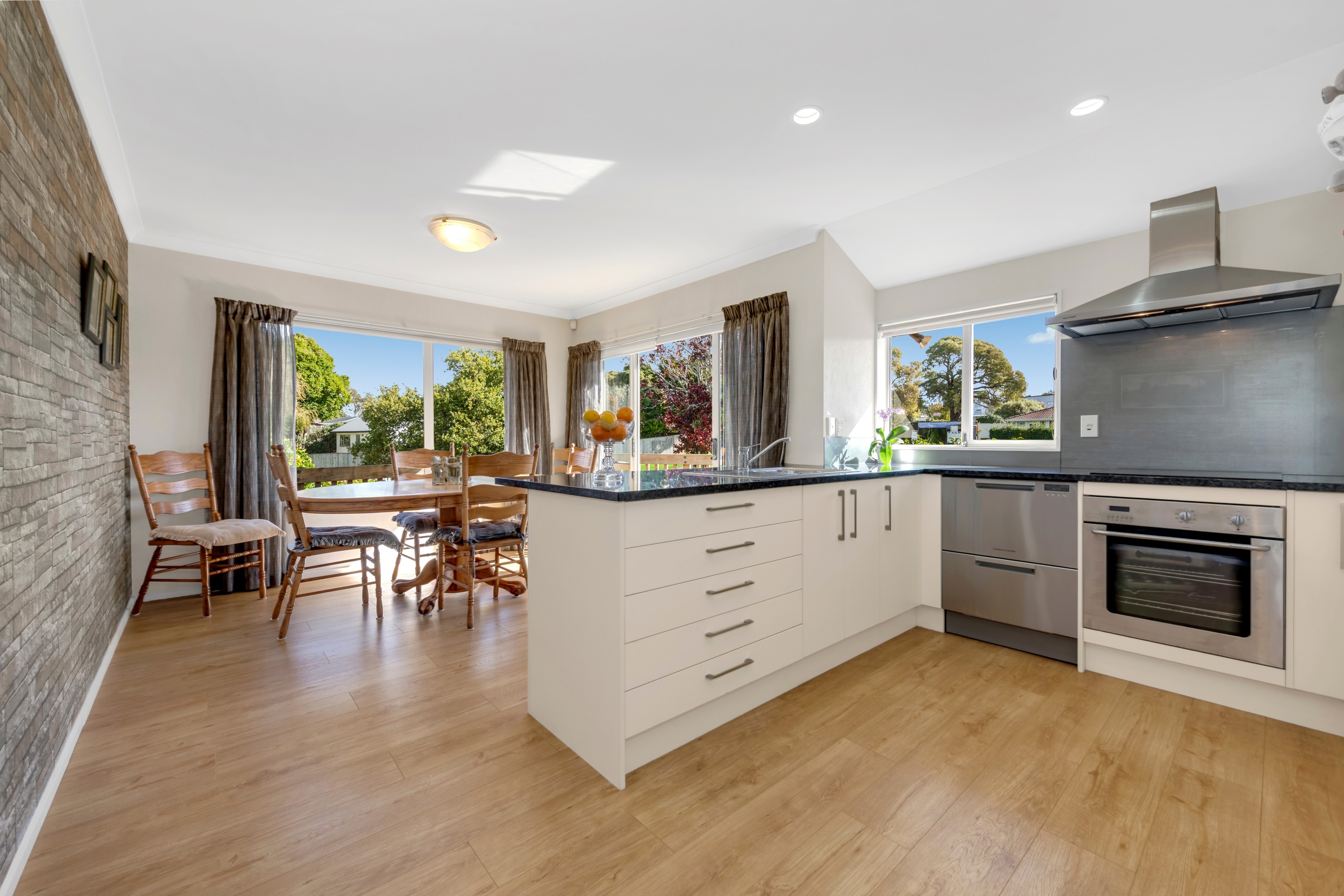 24A Orinda Close, Botany Downs, Manukau City