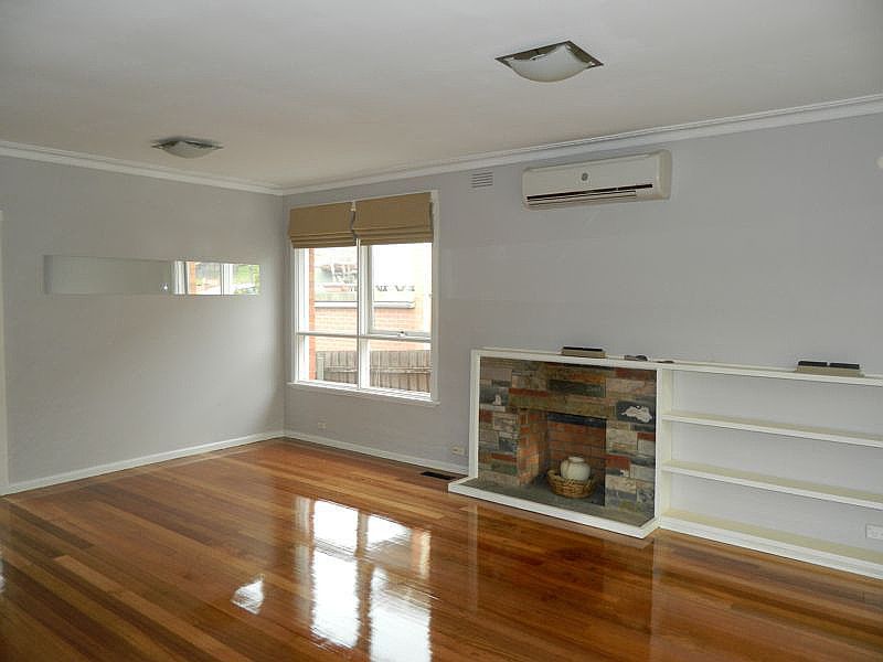 17 Douglas Avenue — photo 3 of 6