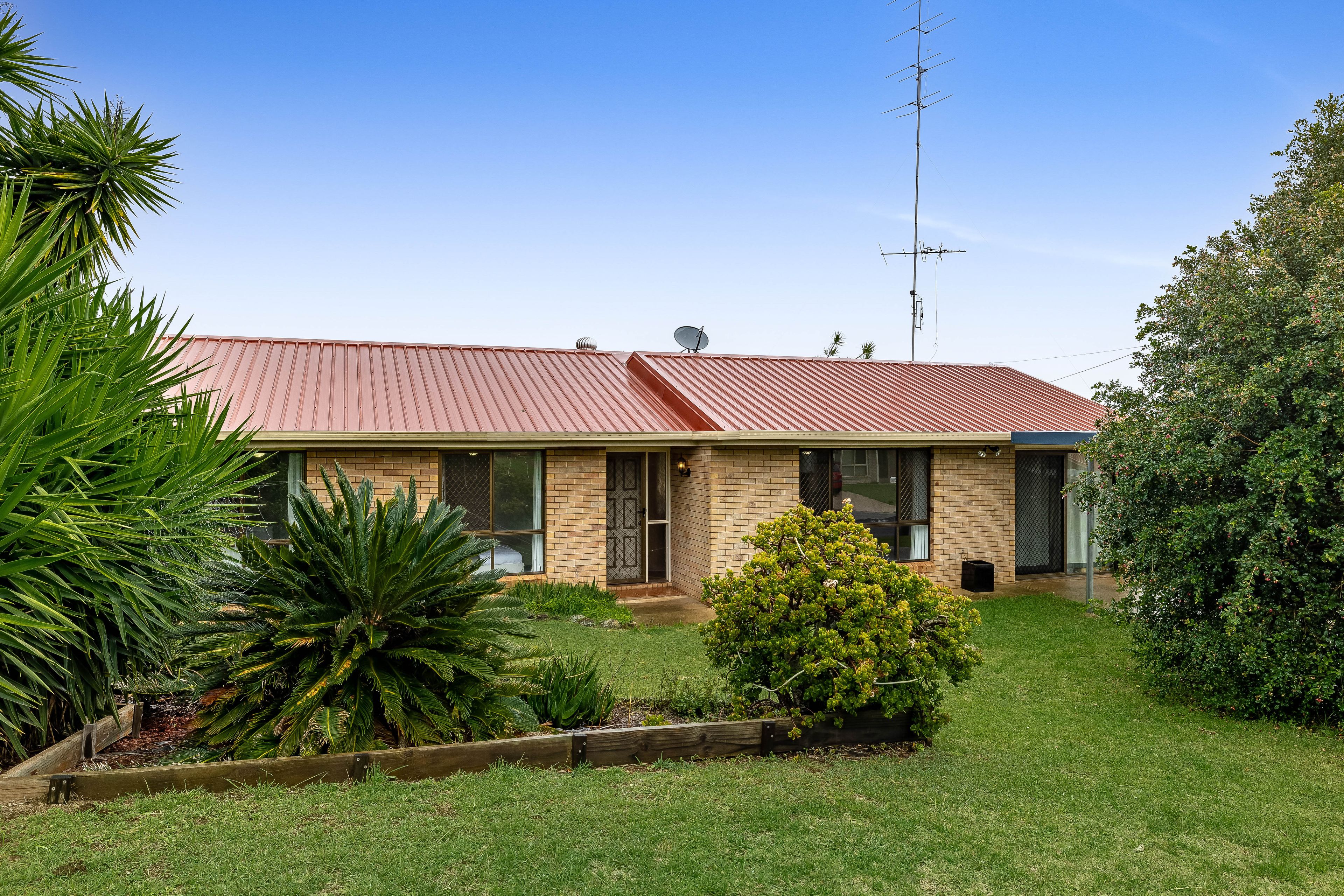 8 Bhutan Court, Newtown, QLD 4350