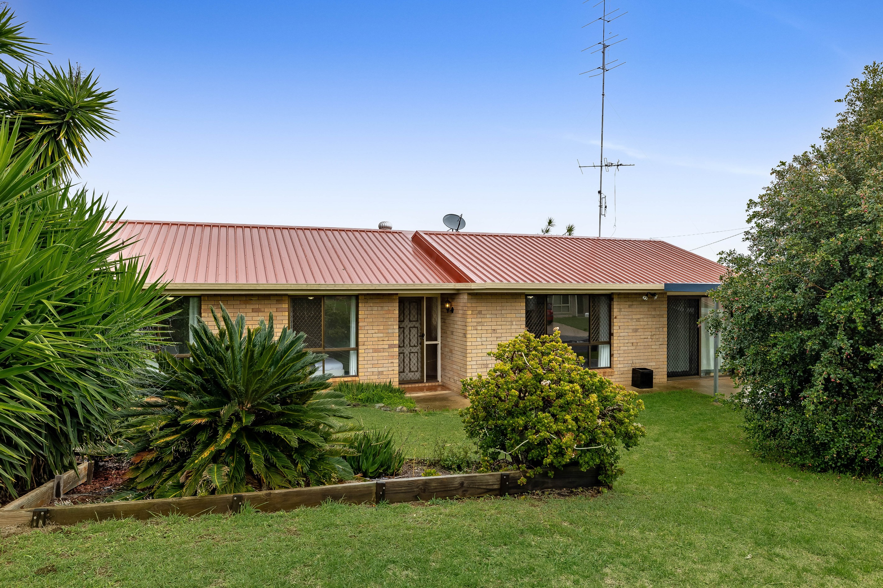 8 Bhutan Court, Newtown, QLD 4350