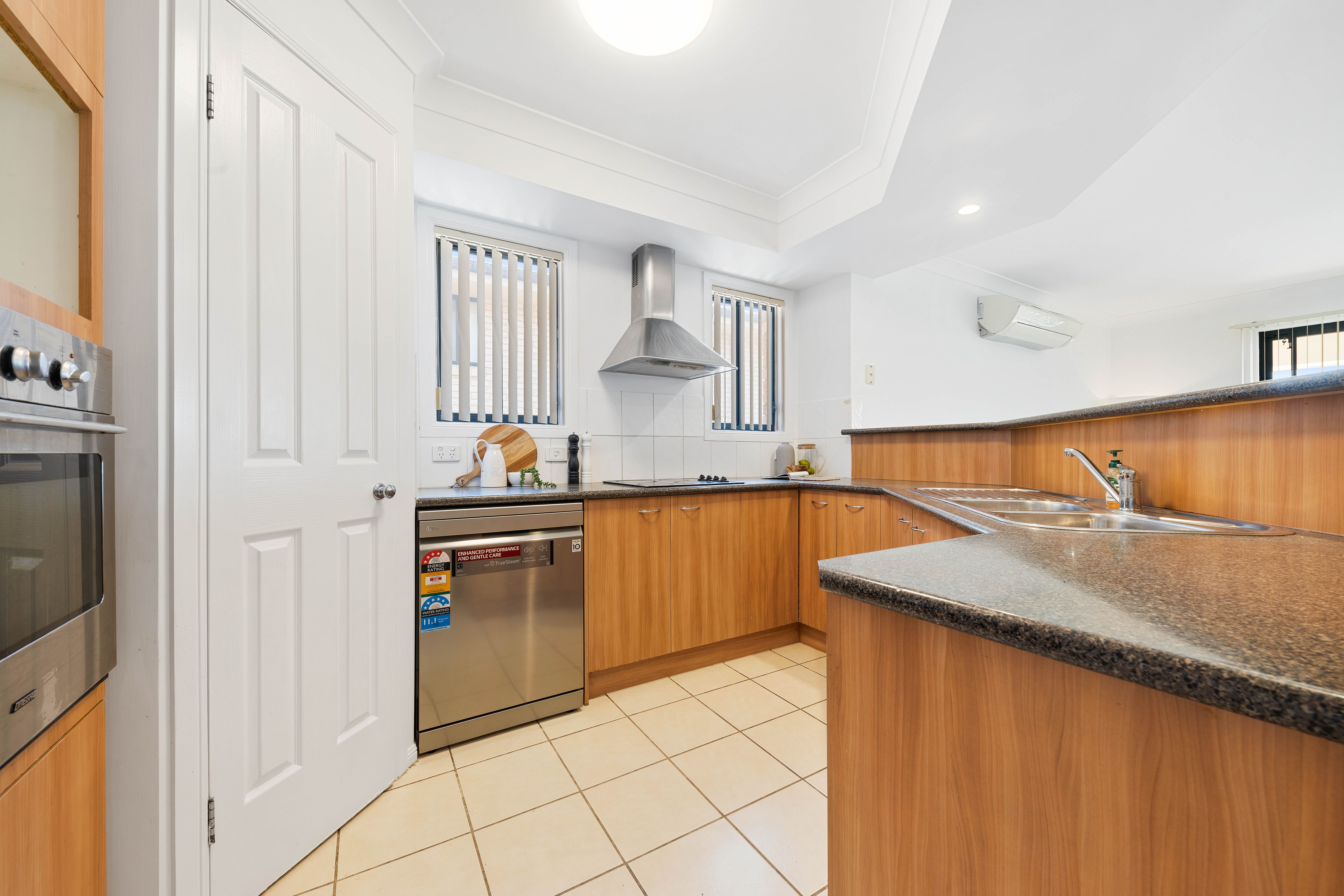 8 Picardie Close, Mansfield, QLD 4122