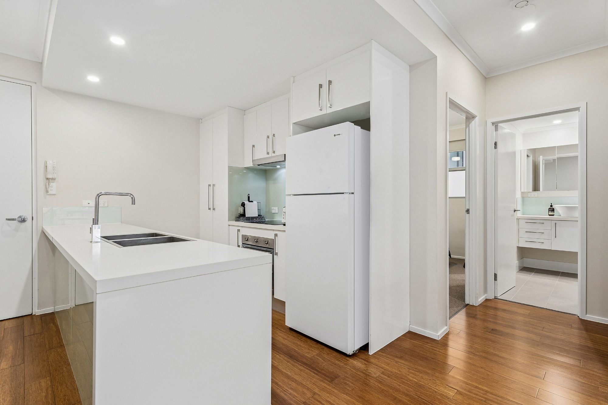 2/586 Sherwood Road — photo 4 of 14