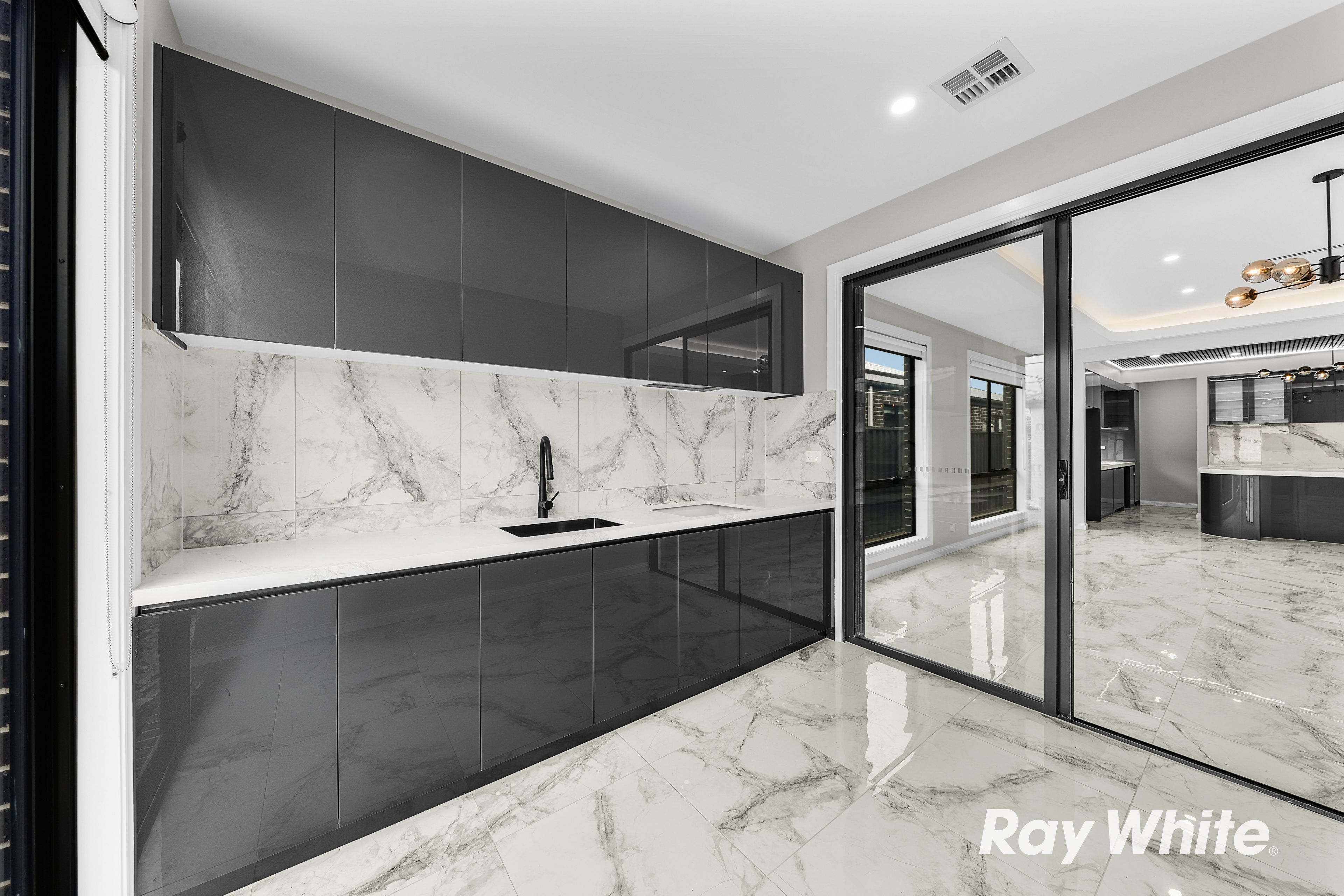 48 Pulchella Crescent — photo 9 of 21