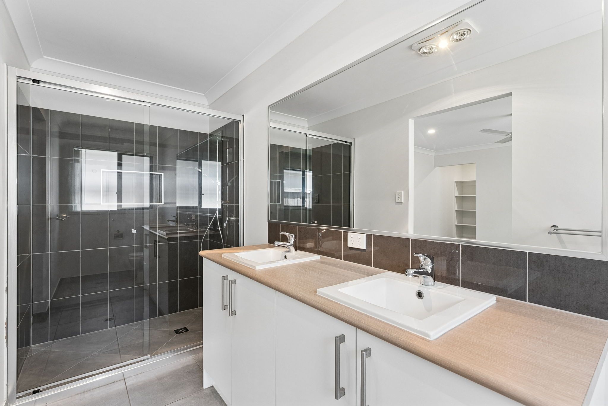 63 Roberts Crescent — photo 6 of 19