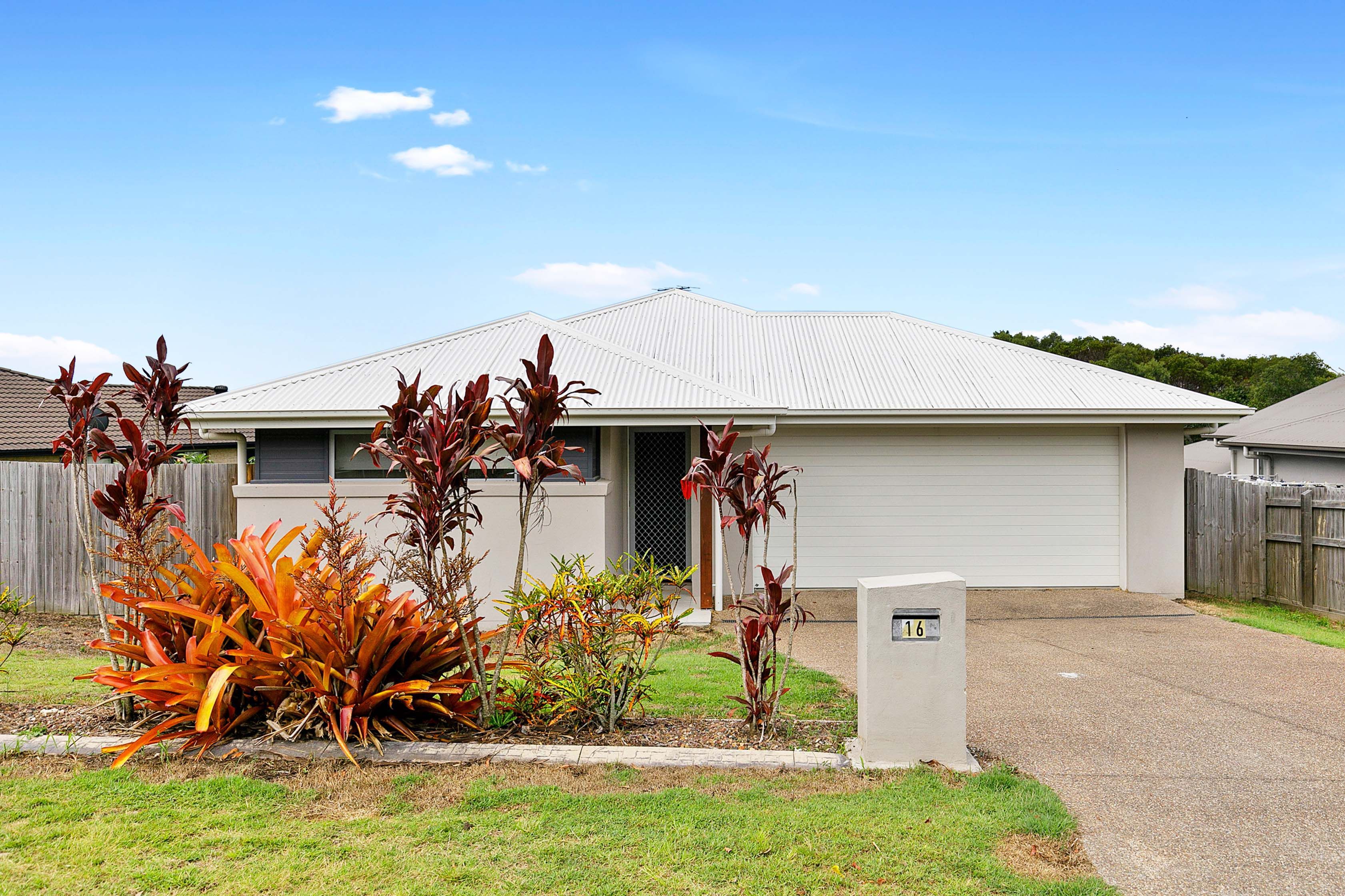 16 Steel Street, Nikenbah, QLD 4655