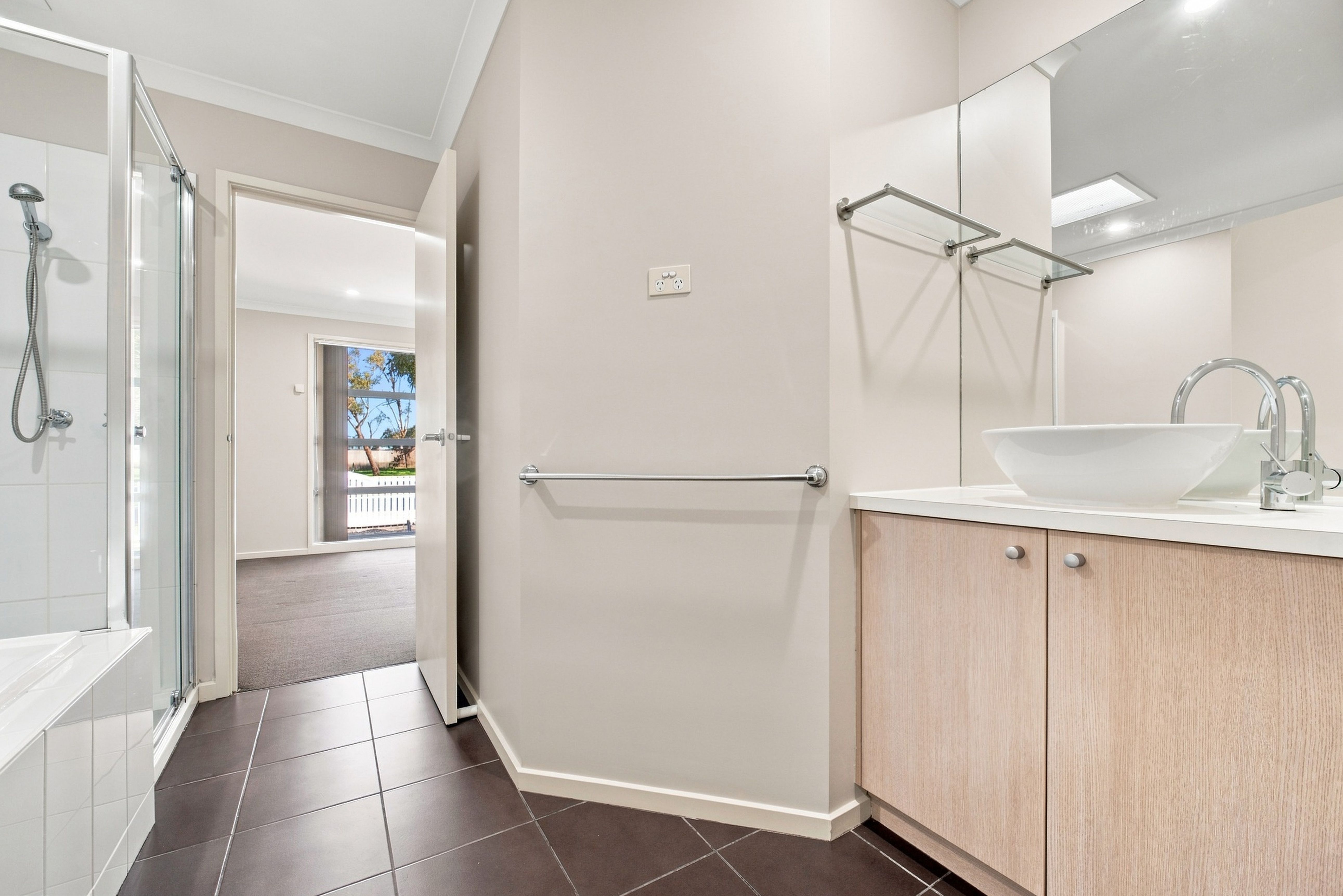 180 Paterson Drive — photo 8 of 19