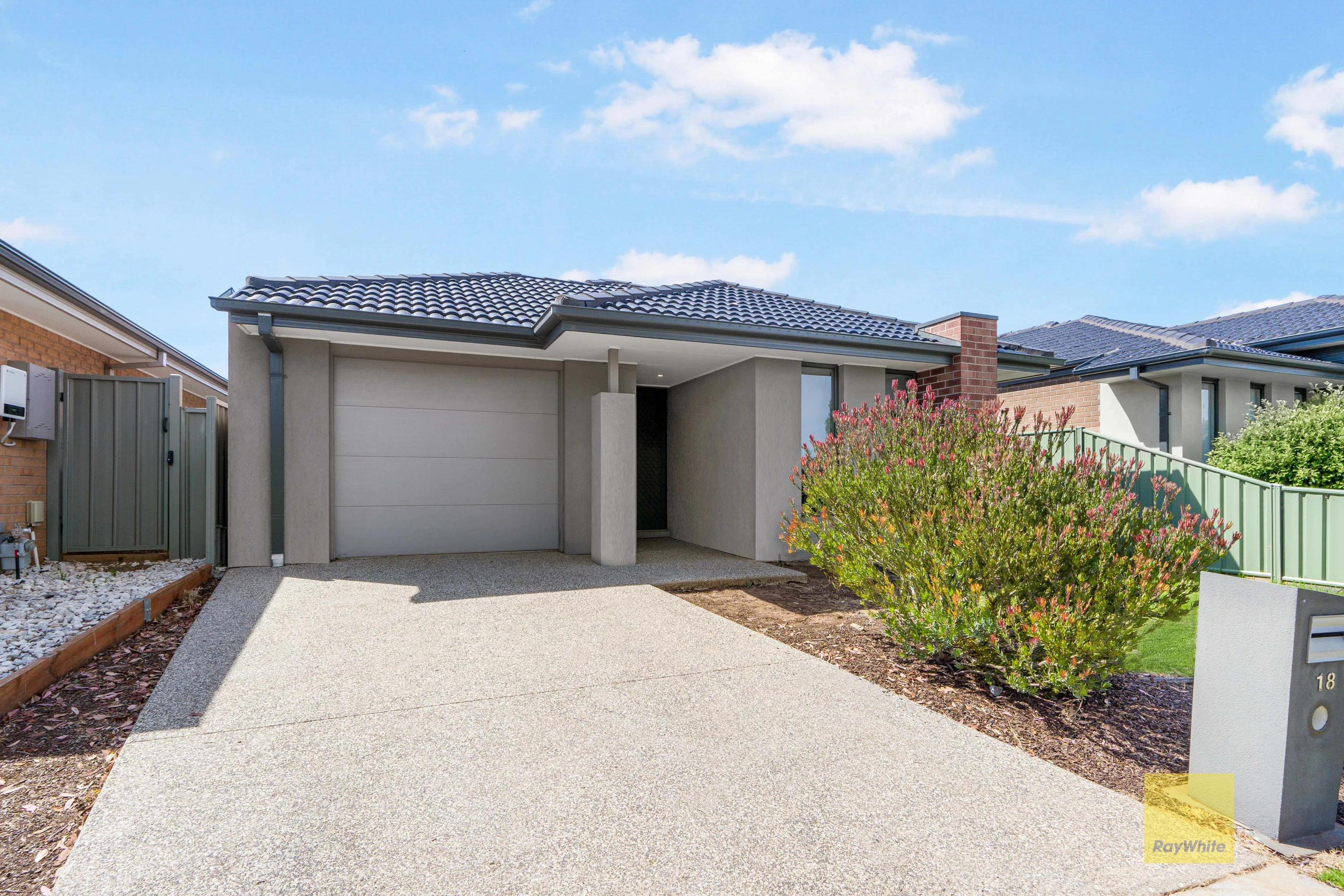 18 Parkleigh Drive, Kurunjang, VIC 3337