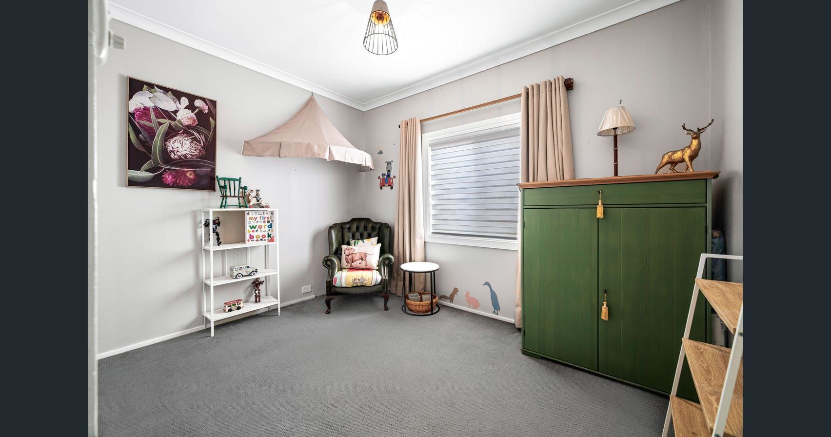 4 Alexander Crescent — photo 6 of 12
