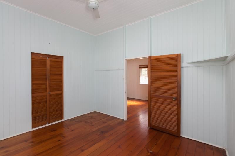 8 Ashgrove Crescent — photo 7 of 8