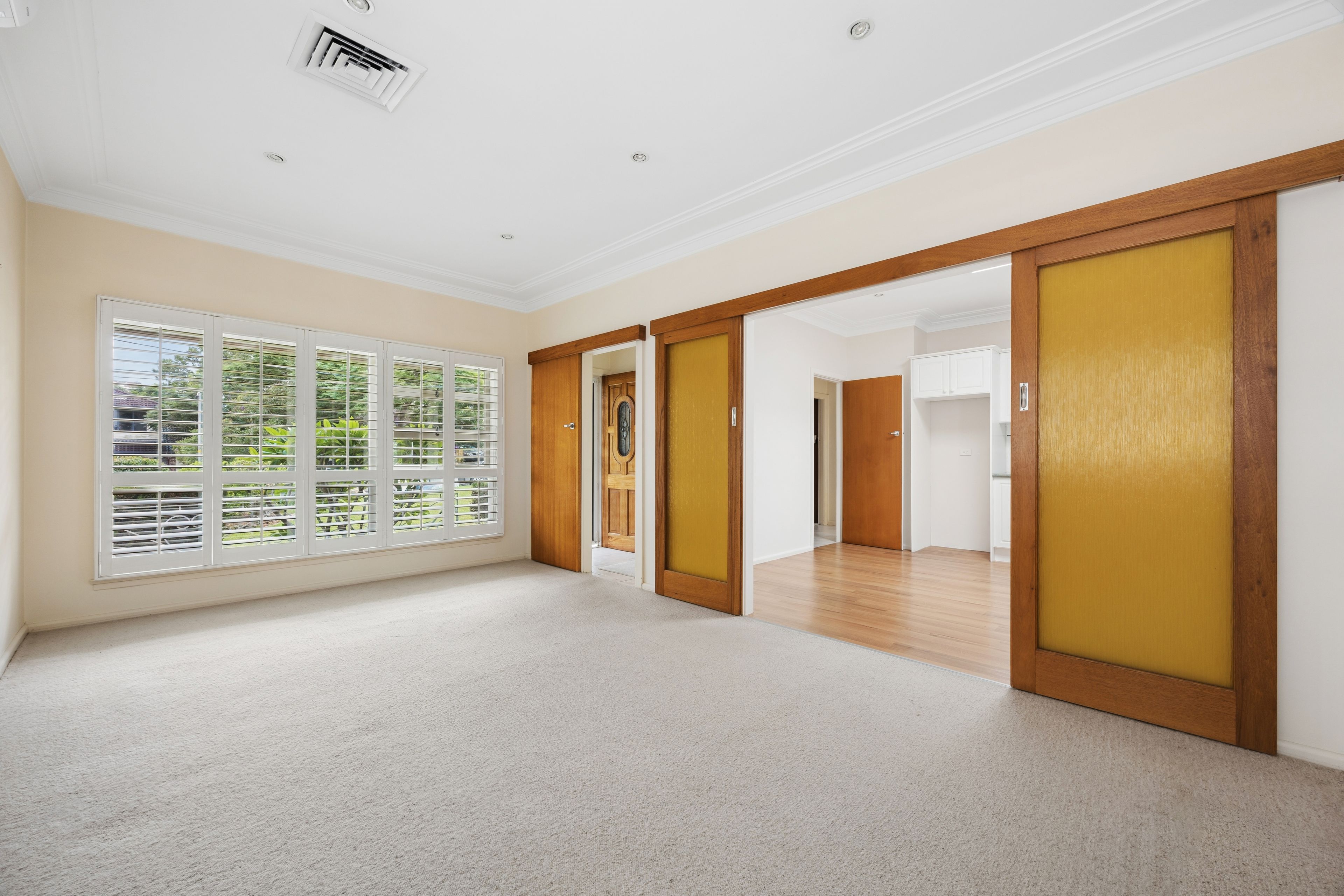 6 Livingstone Avenue — photo 4 of 11
