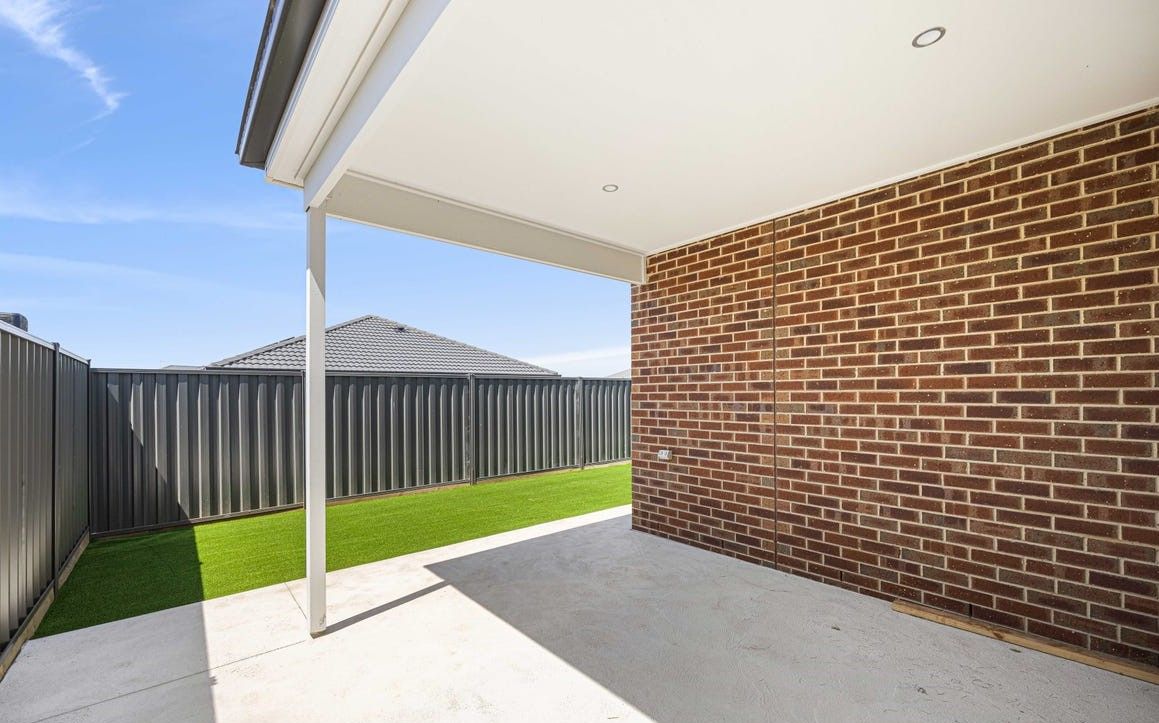 22 Burbidge Street — photo 11 of 12