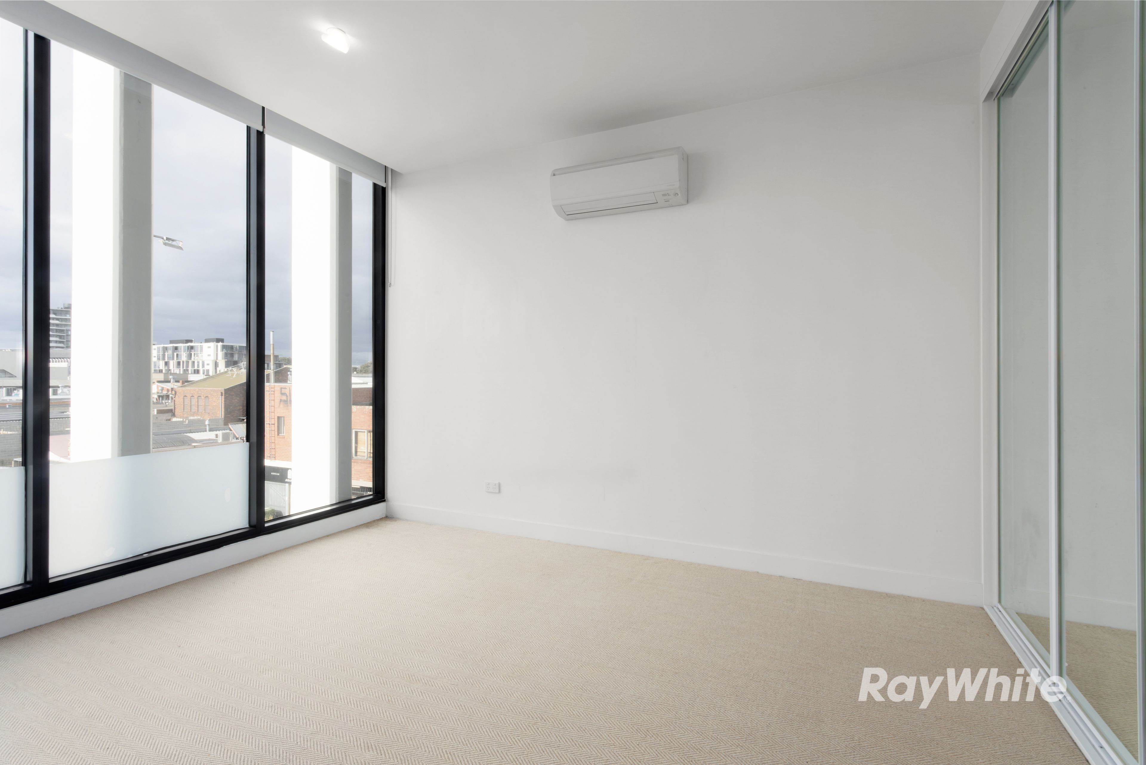 211/276 Neerim Road — photo 3 of 6