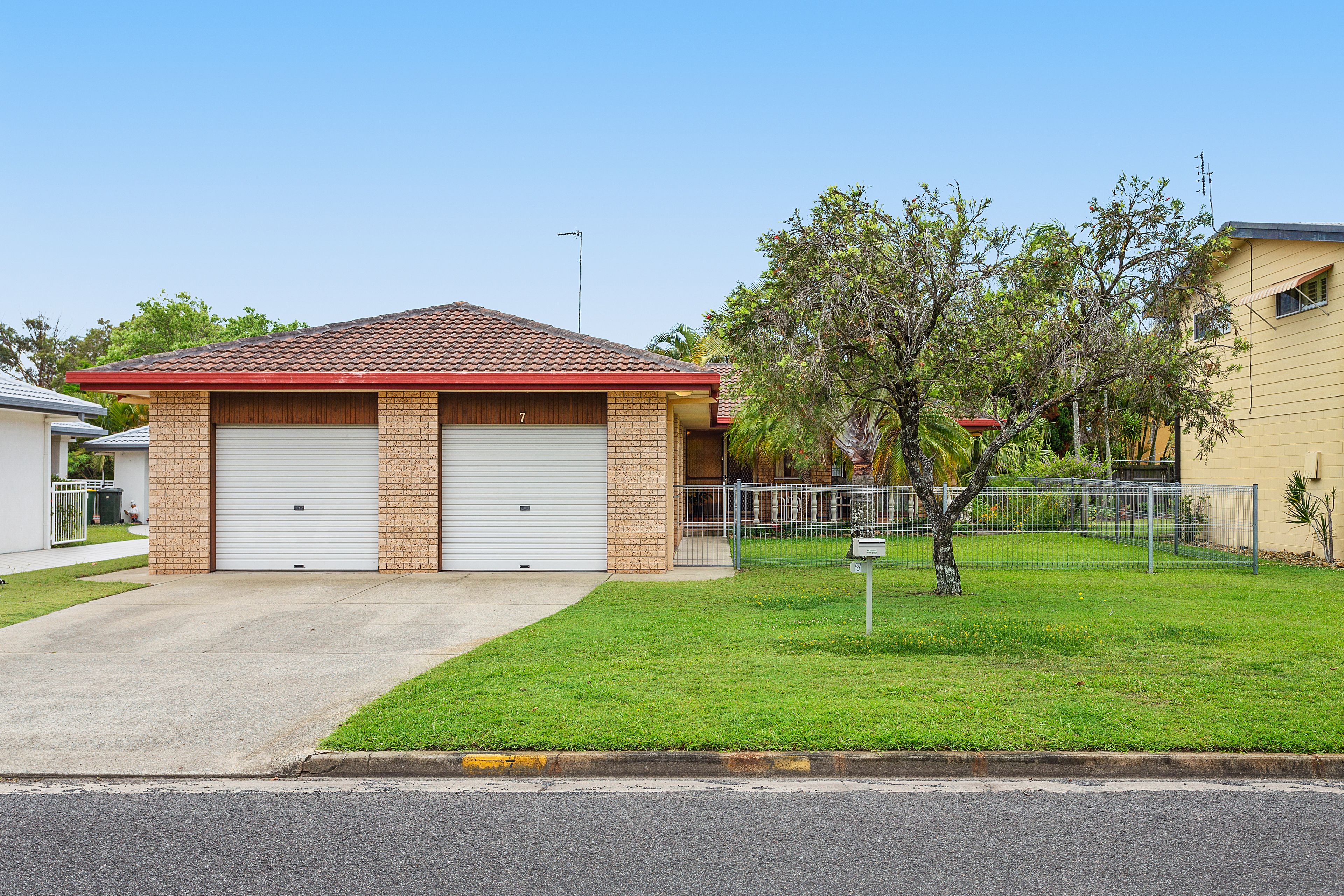 7 Dabchick Drive, Burleigh Waters, QLD 4220