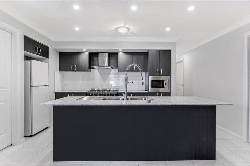 18 Bowral Grove, JORDAN SPRINGS, NSW 2747