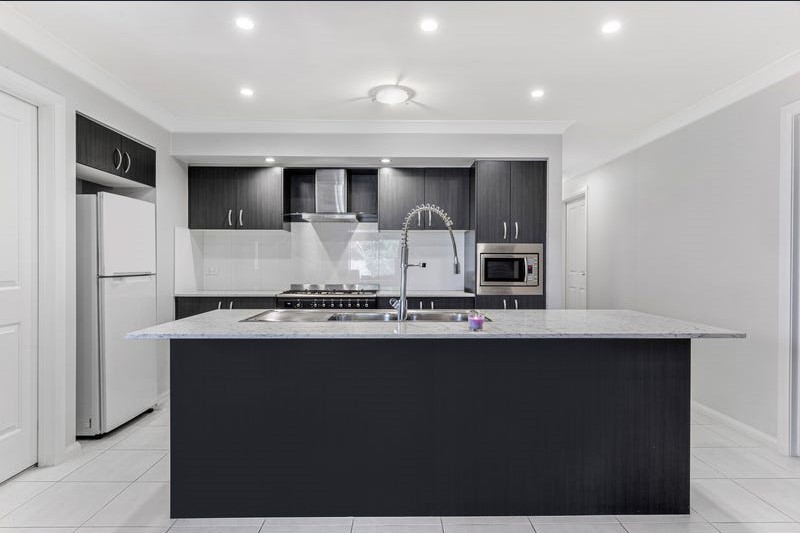 18 Bowral Grove, JORDAN SPRINGS, NSW 2747