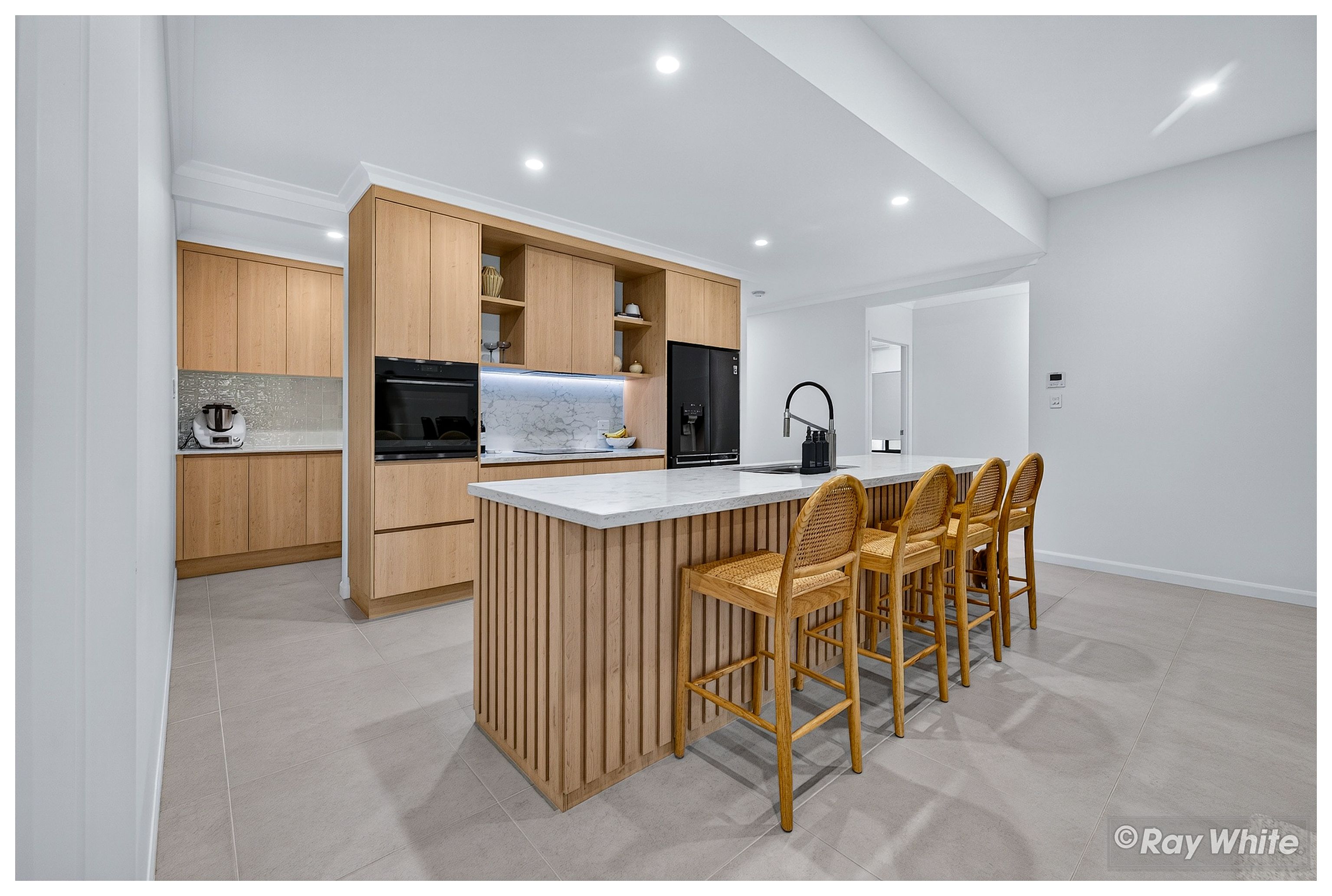 20 Beverley Boulevard — photo 4 of 30