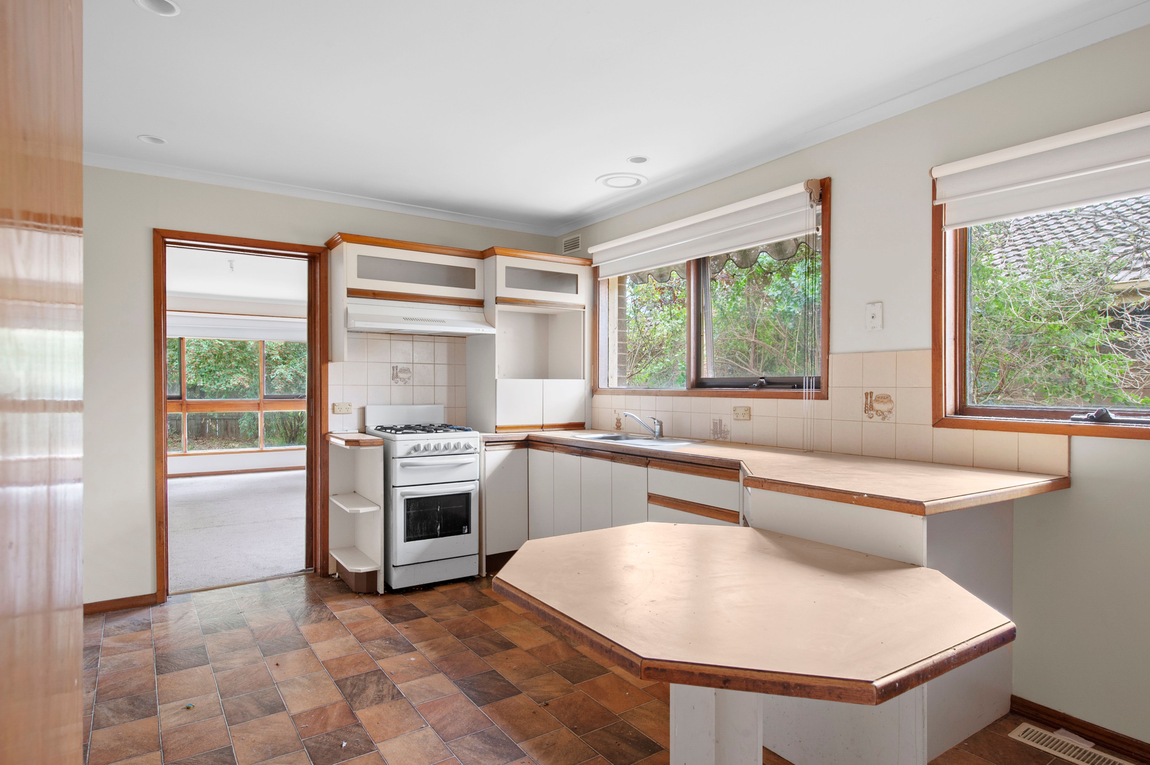 4 Carpenter Street — photo 5 of 11