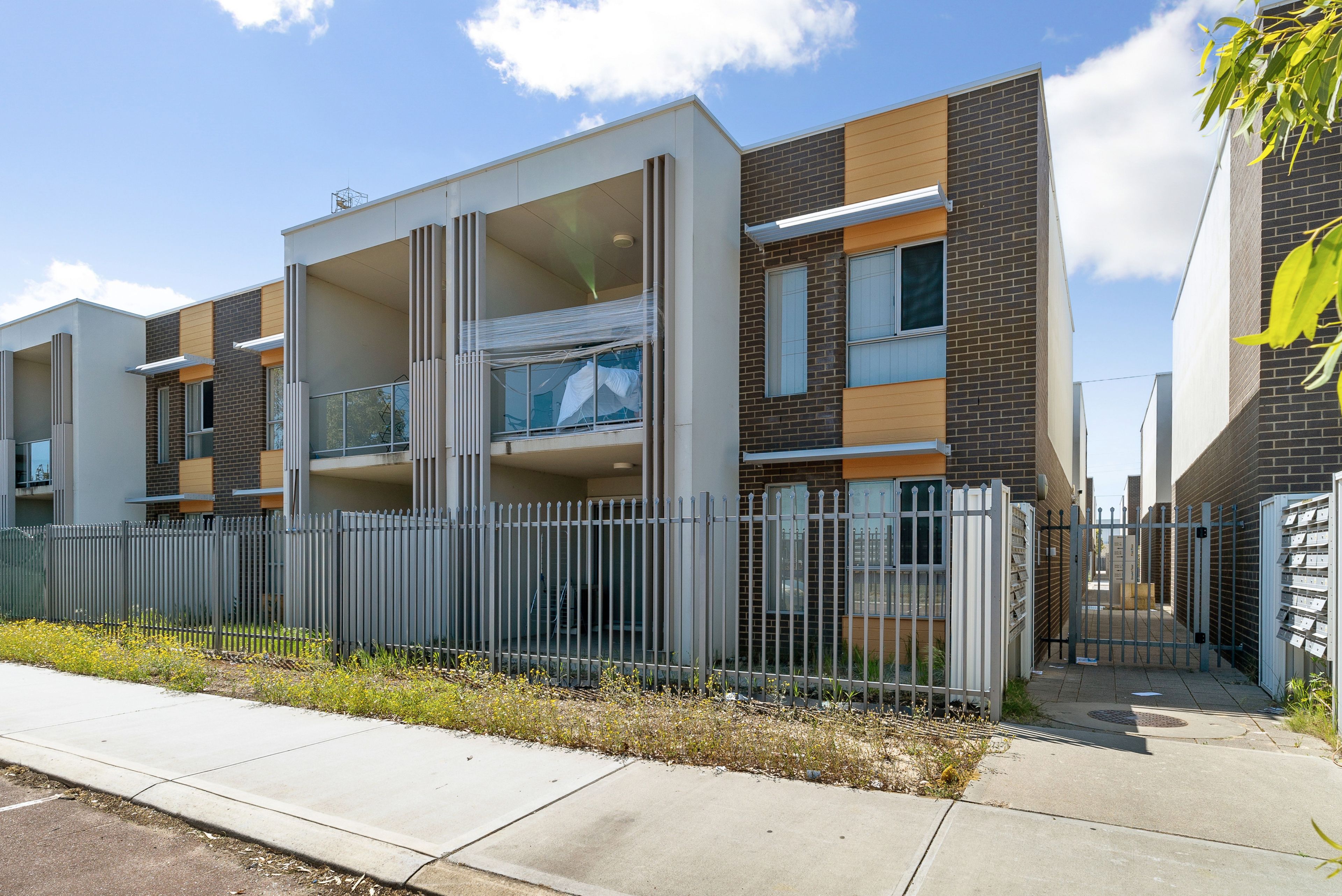 25/16 Grey Street, Cannington, WA 6107